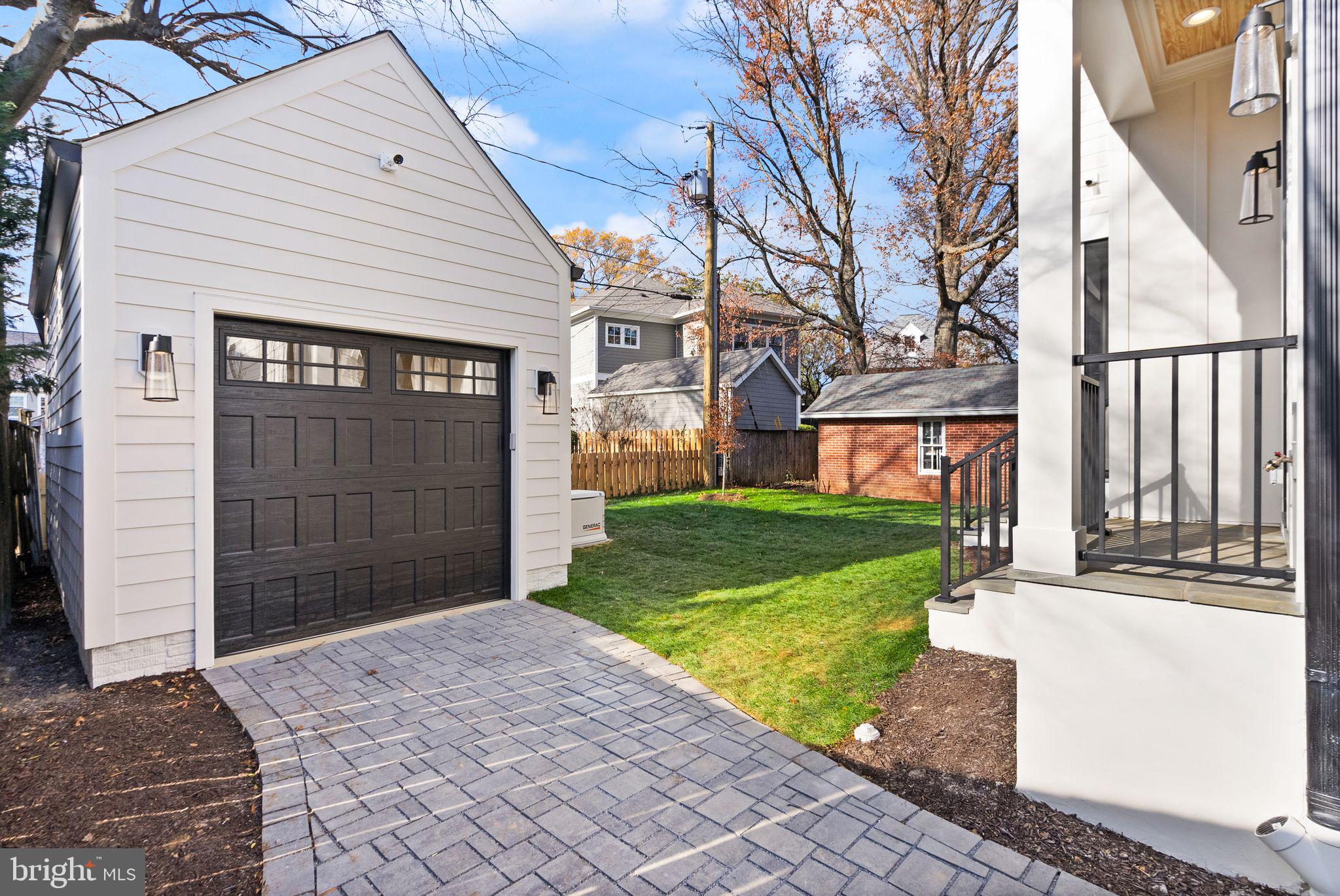 LYON VILLAGE - Residential