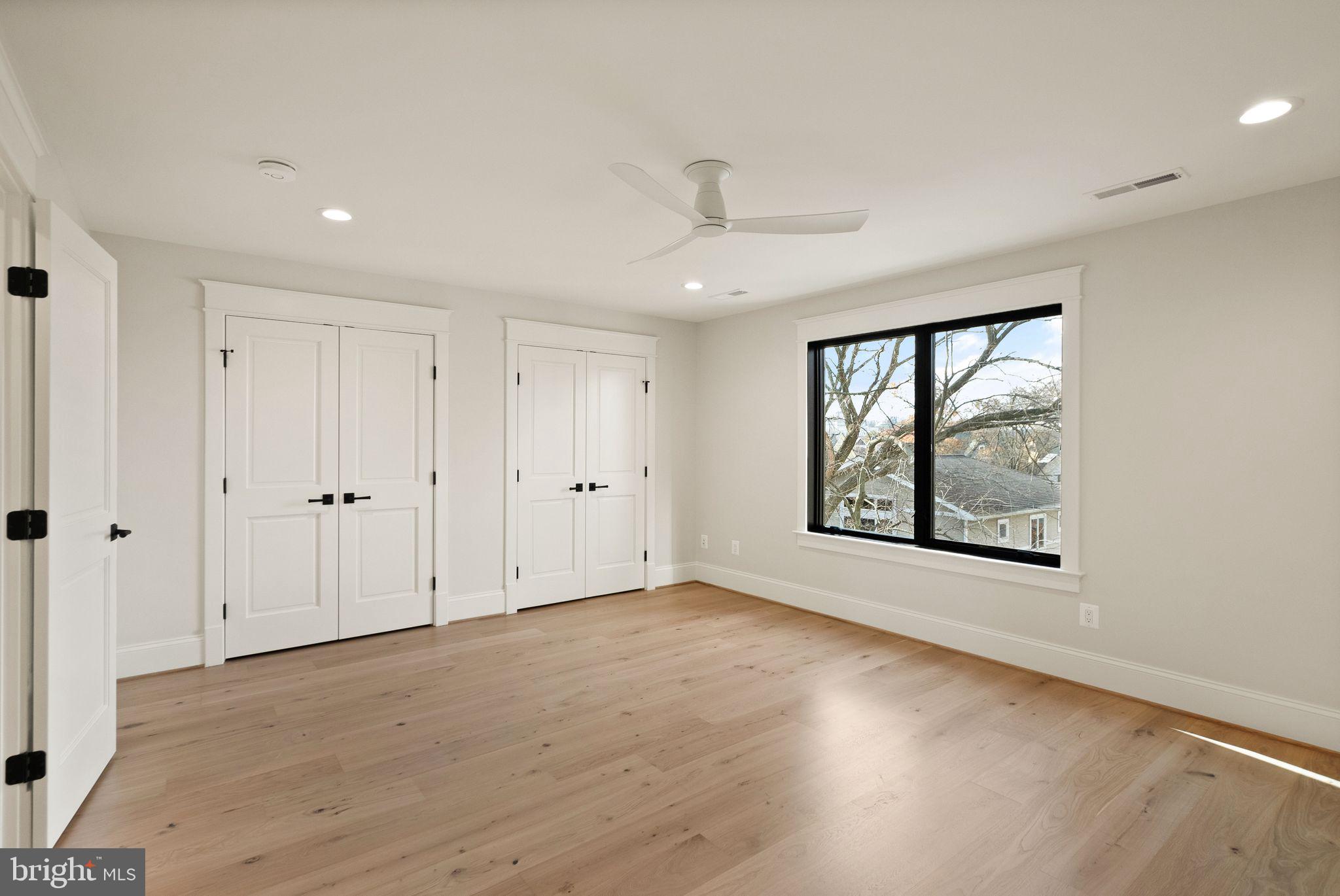 LYON VILLAGE - Residential