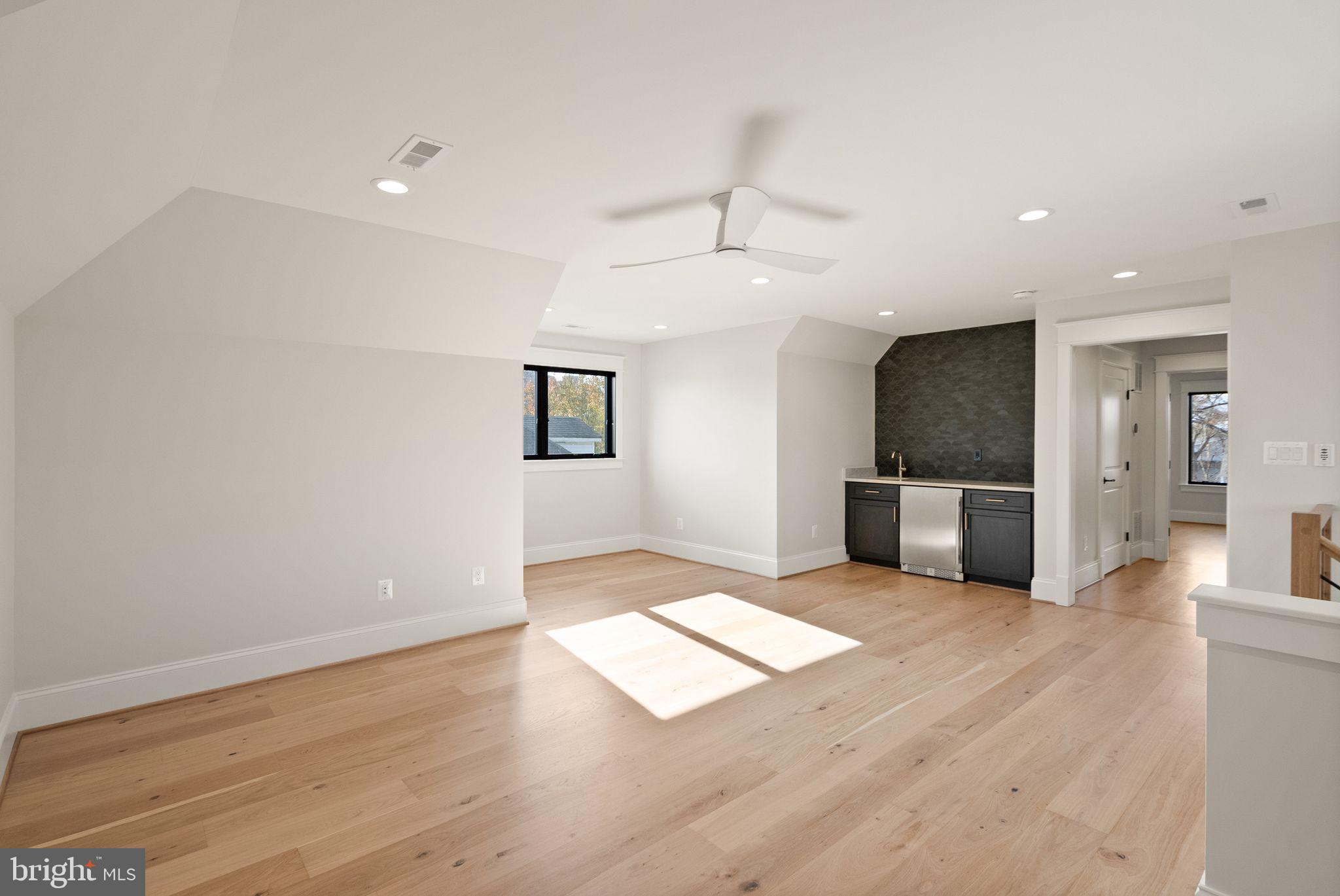 LYON VILLAGE - Residential