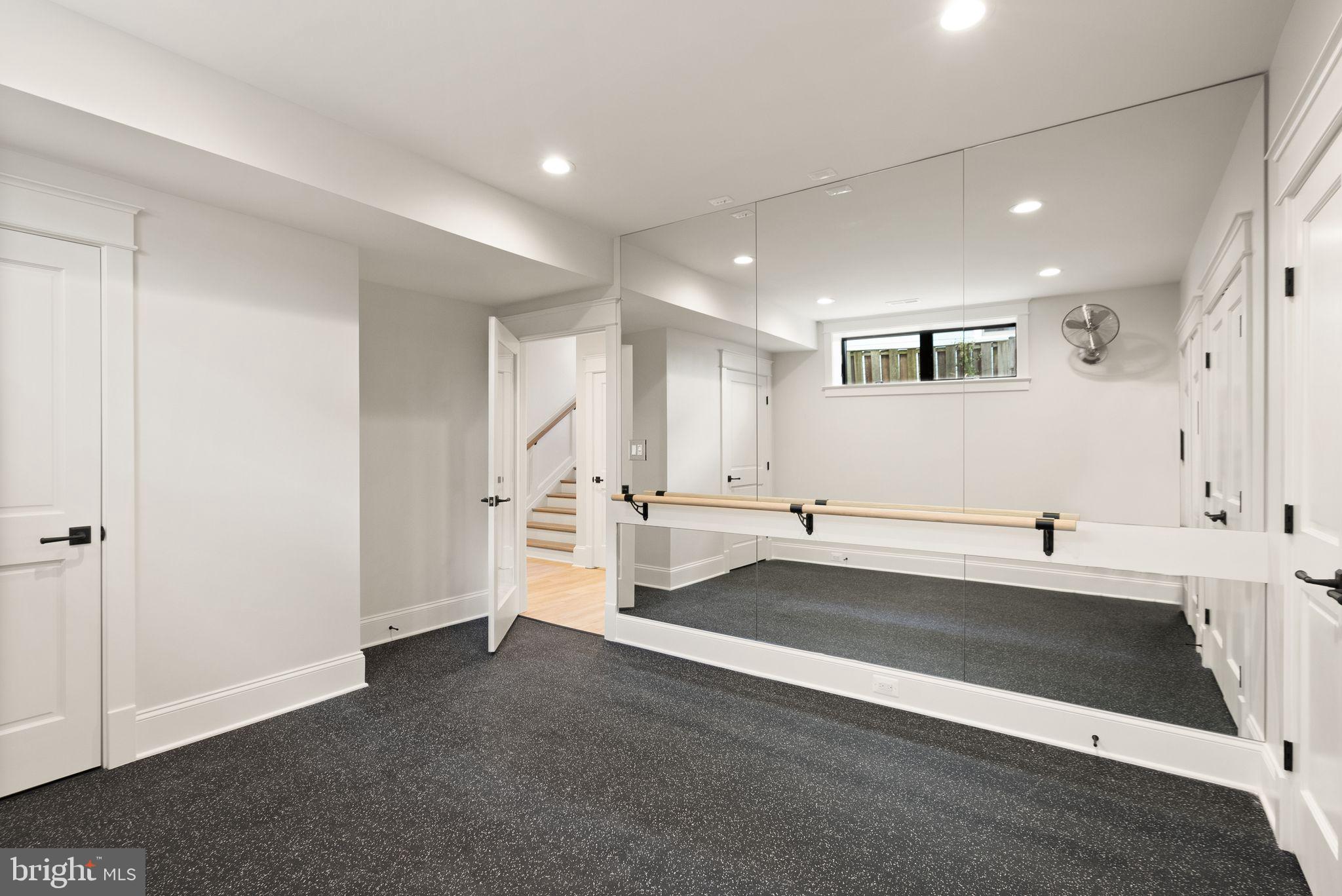 LYON VILLAGE - Residential