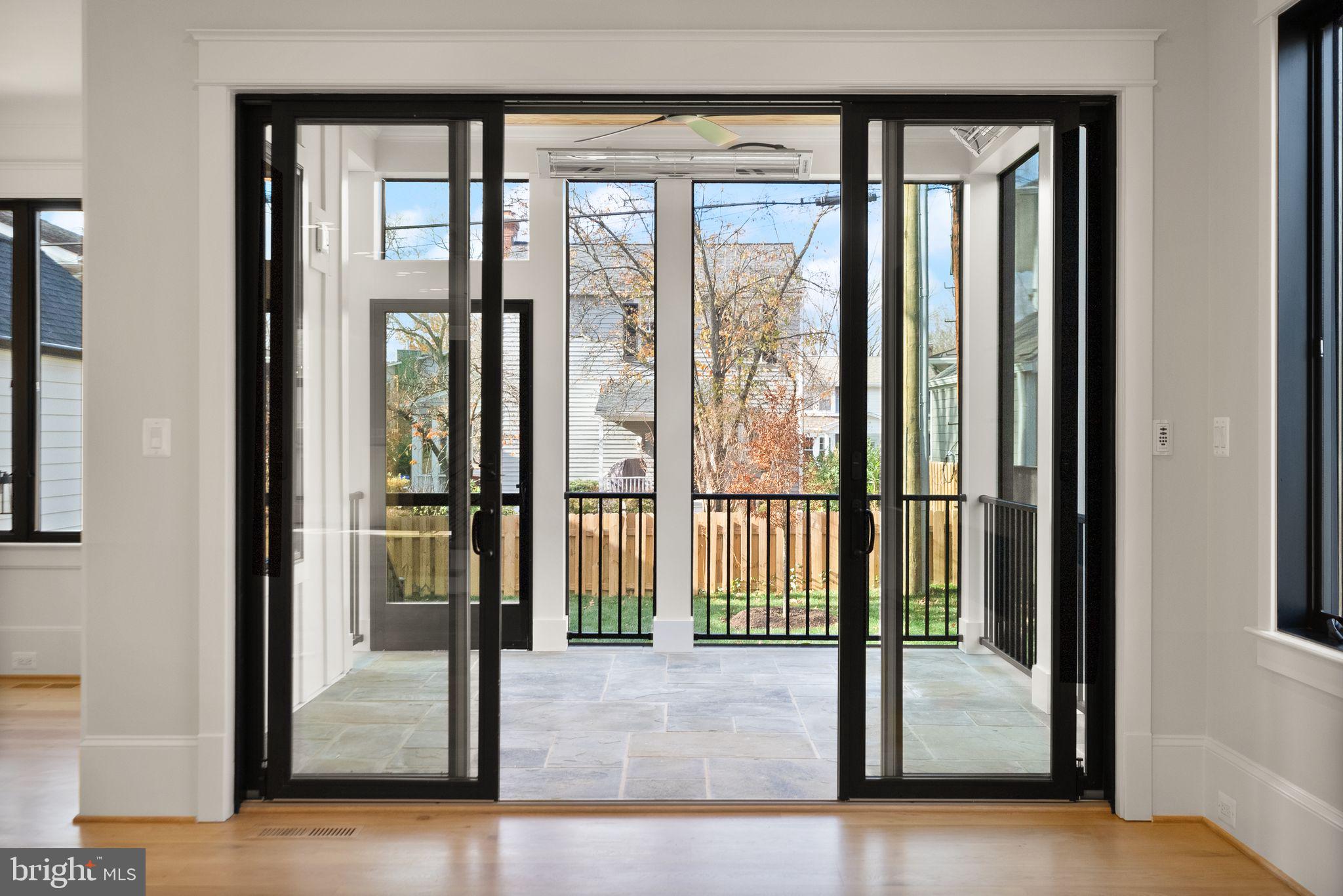 LYON VILLAGE - Residential