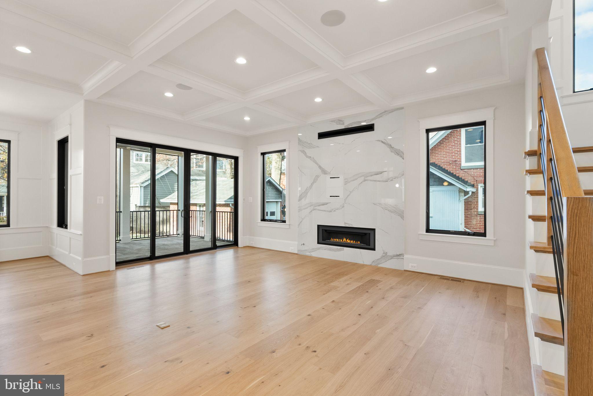 LYON VILLAGE - Residential