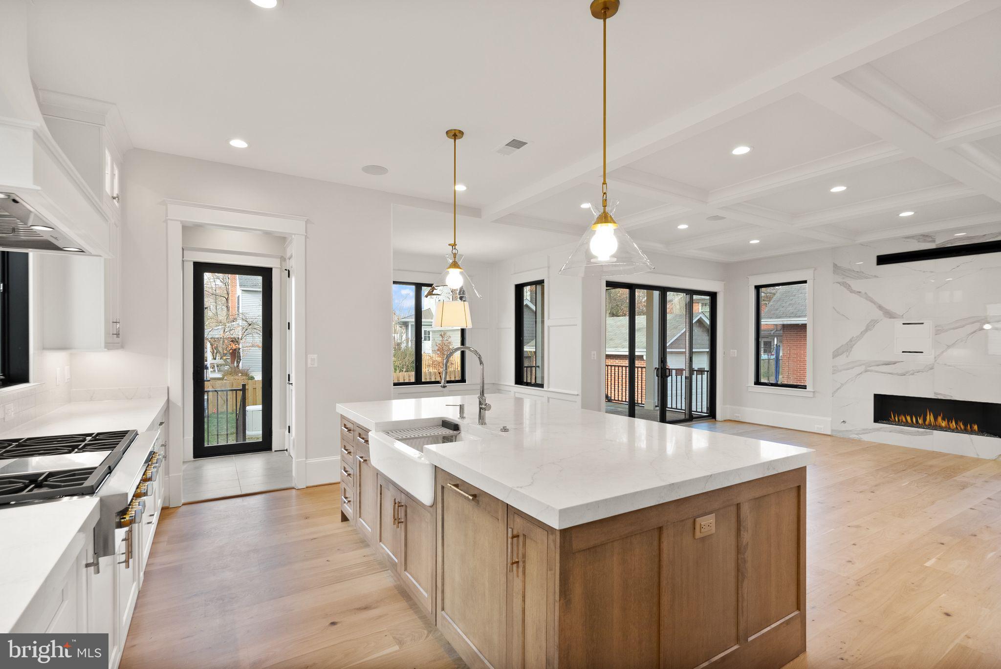 LYON VILLAGE - Residential