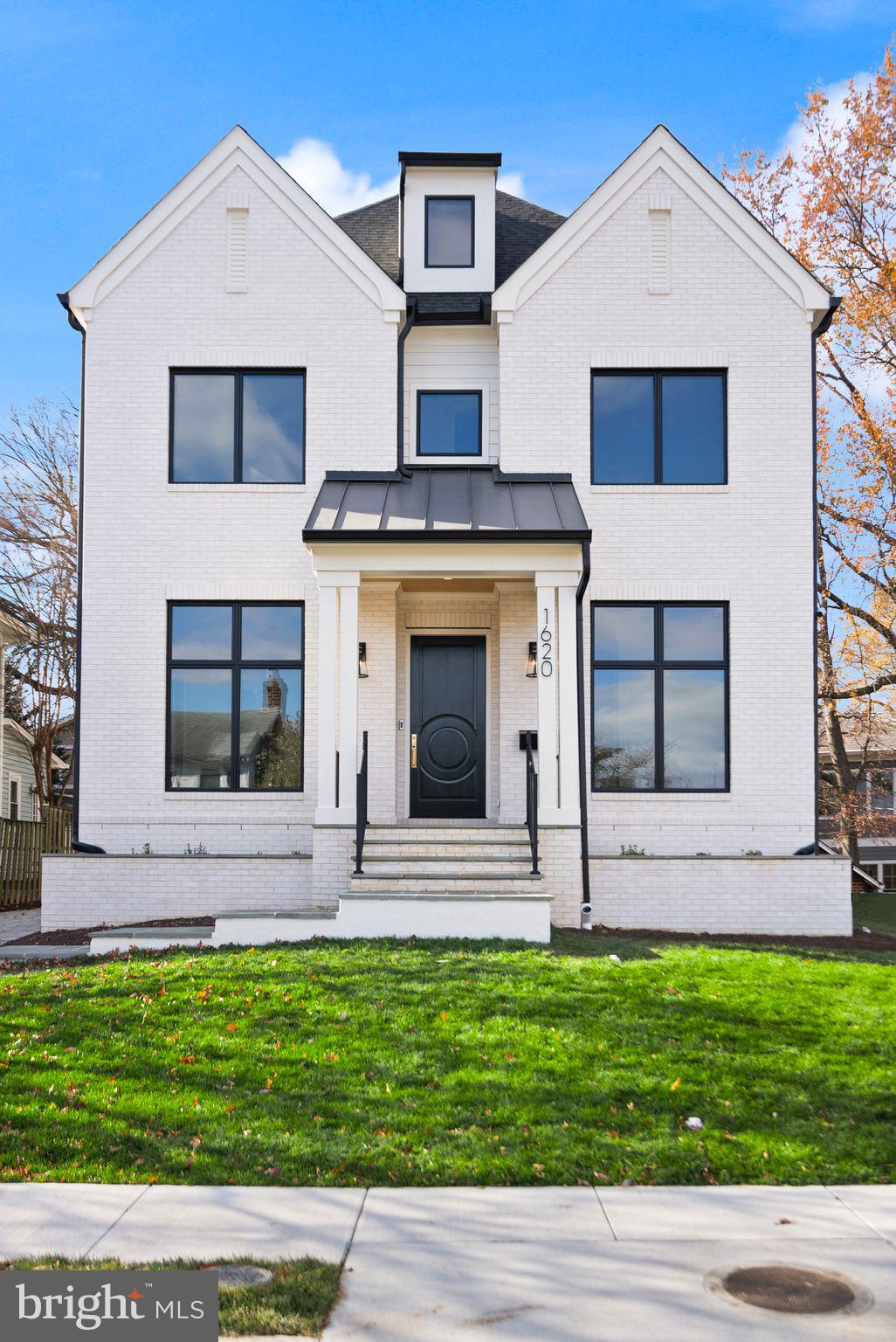 LYON VILLAGE - Residential