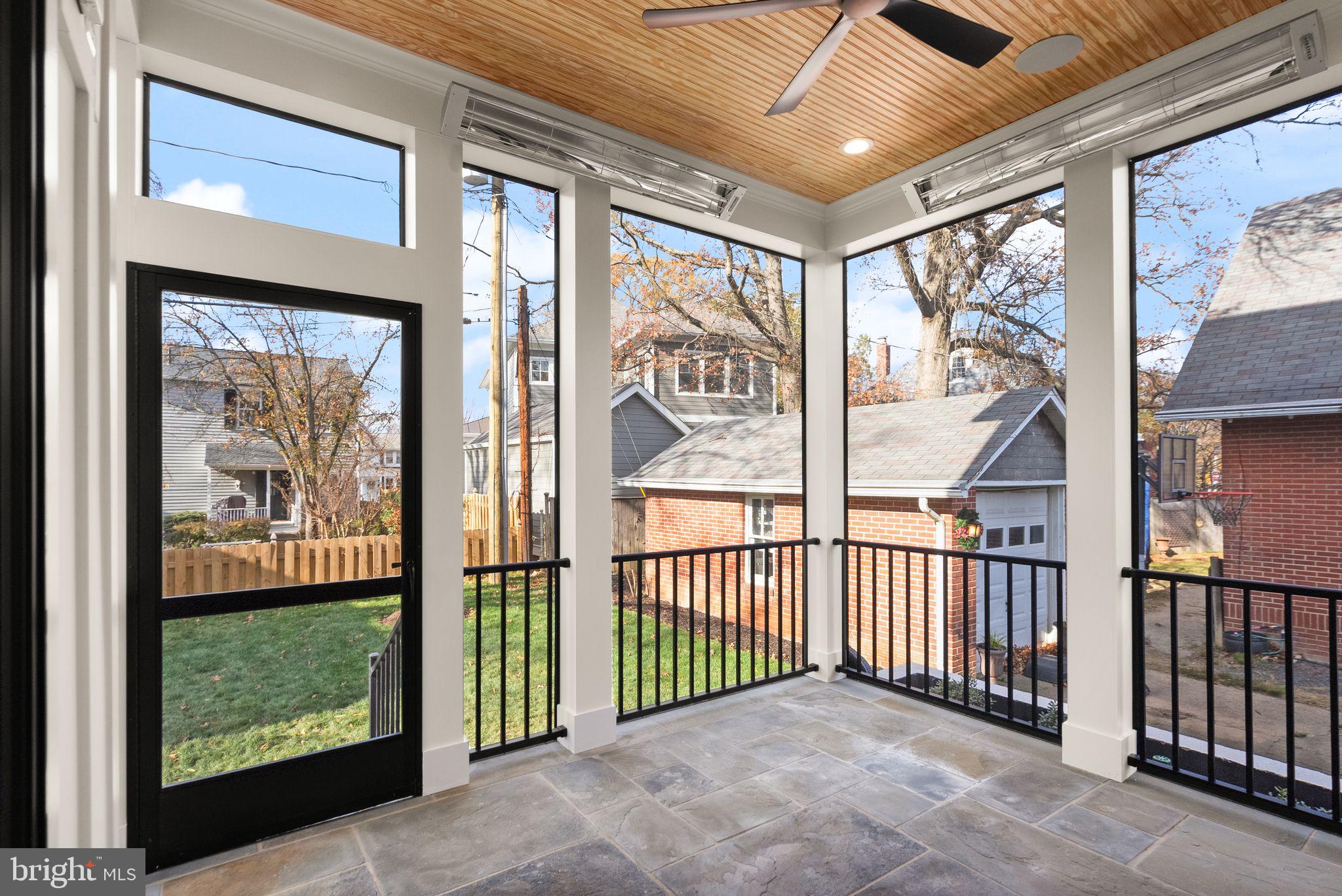 LYON VILLAGE - Residential