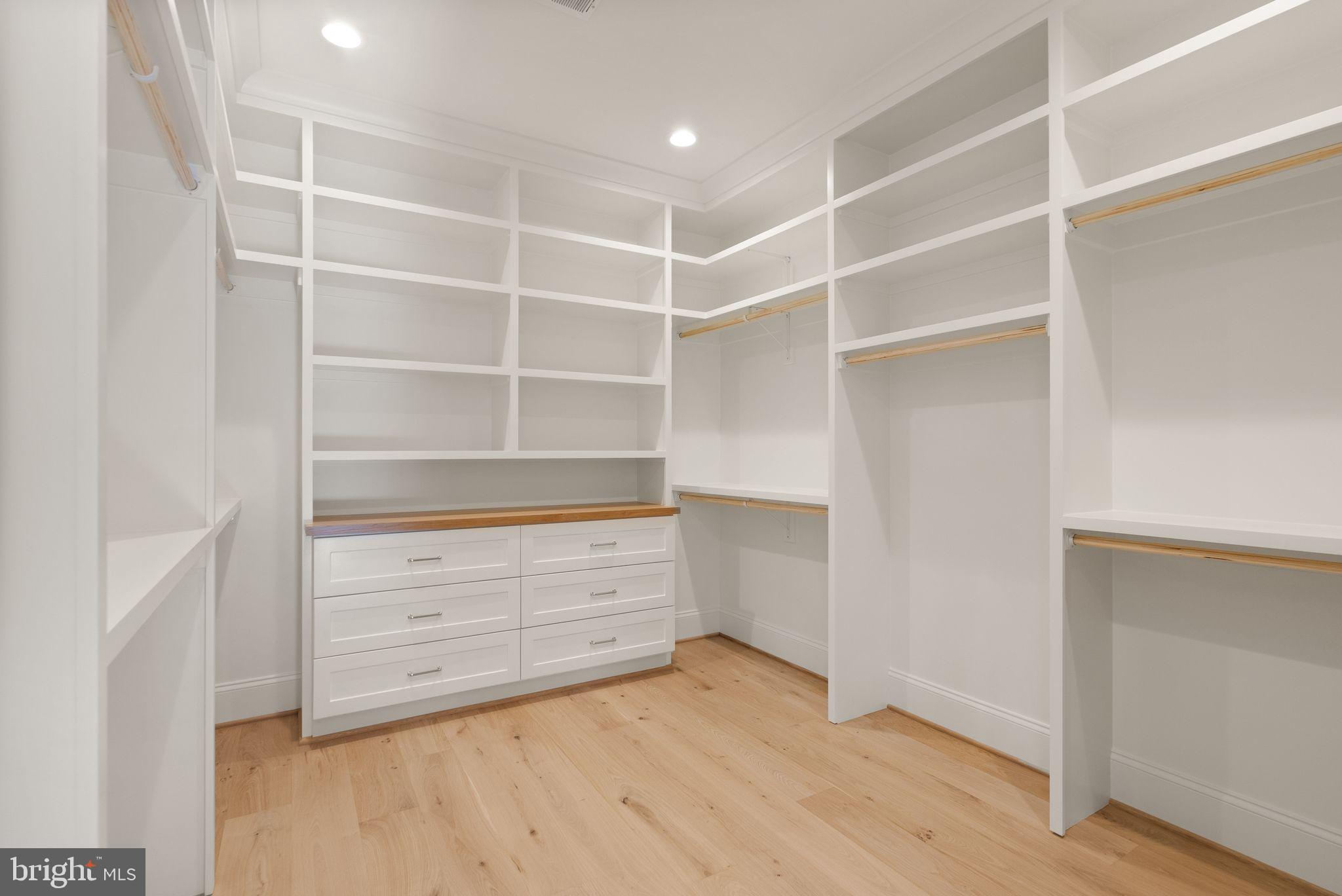 LYON VILLAGE - Residential