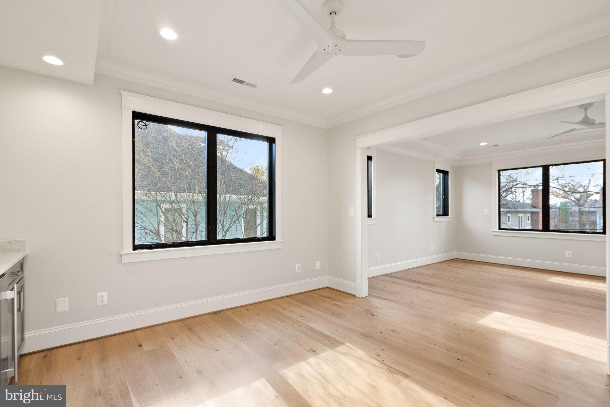 LYON VILLAGE - Residential