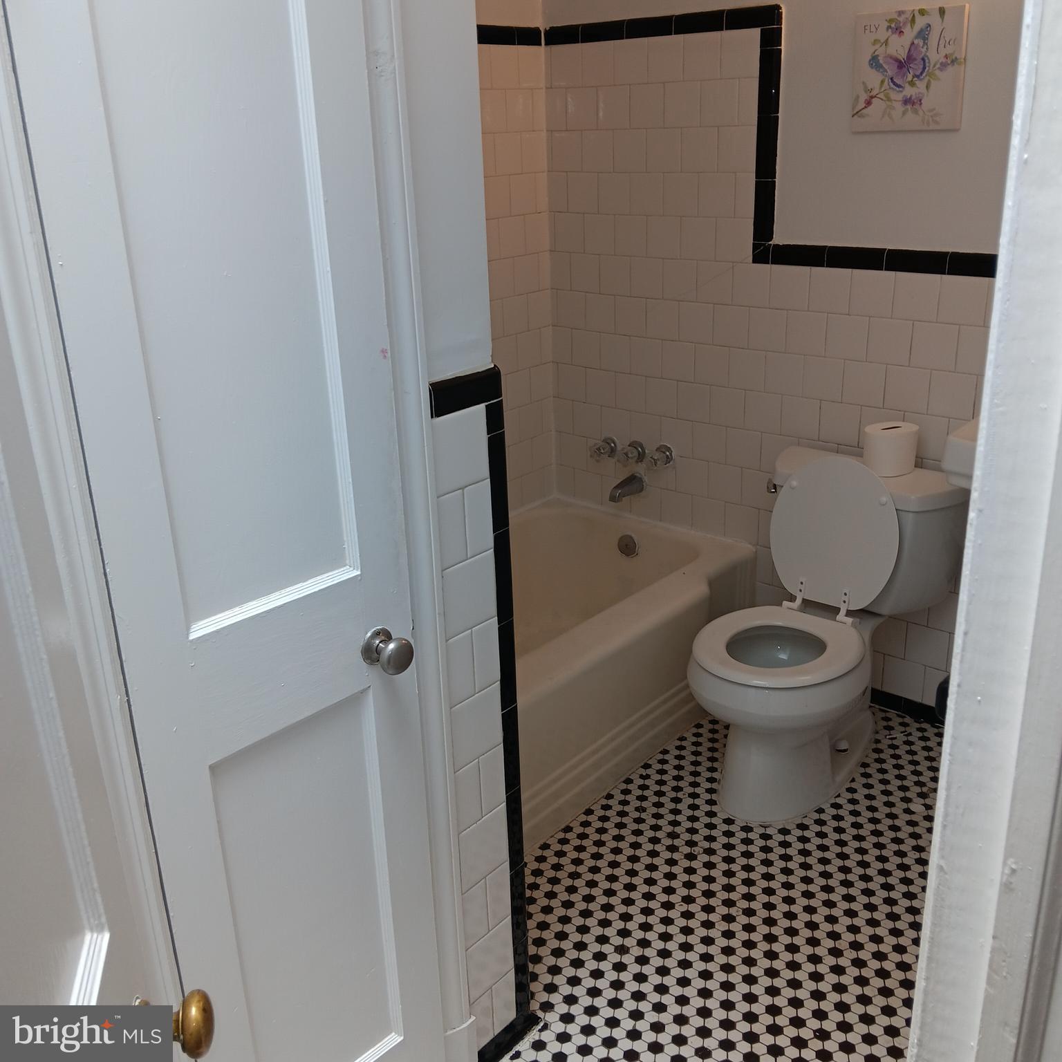 5809 CHINQUAPIN PARKWAY