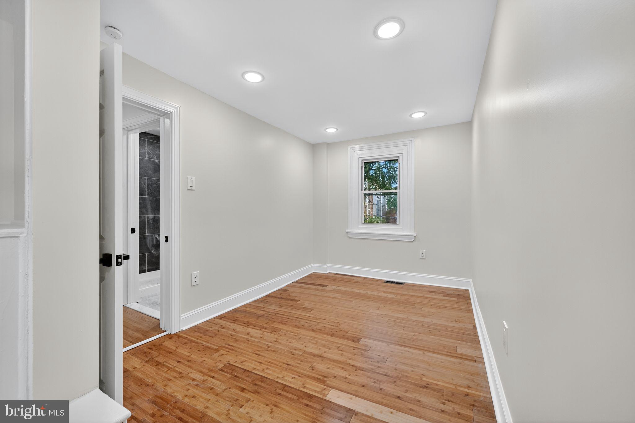 ROXBOROUGH - Residential