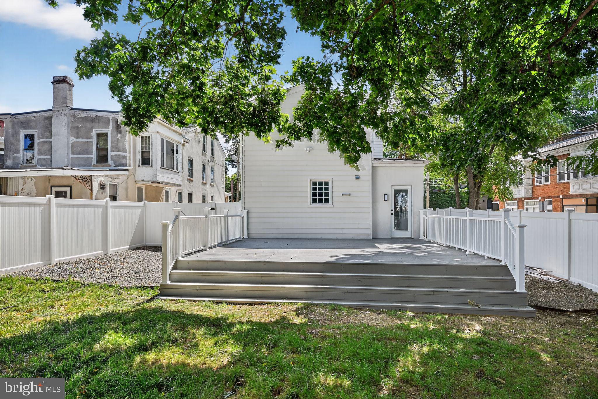 ROXBOROUGH - Residential