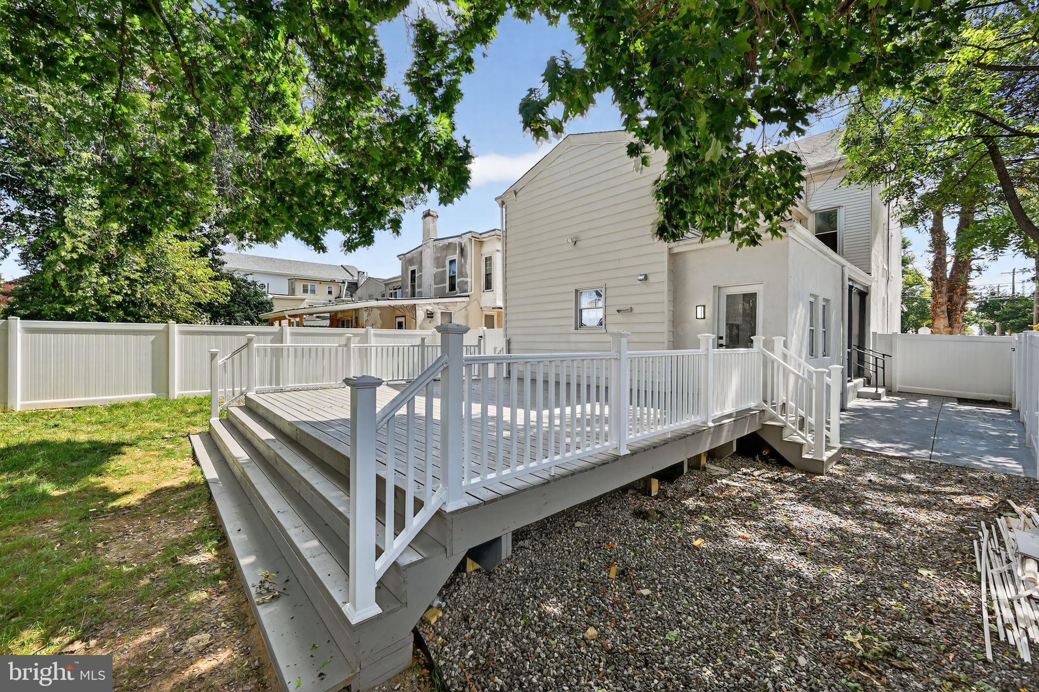 ROXBOROUGH - Residential