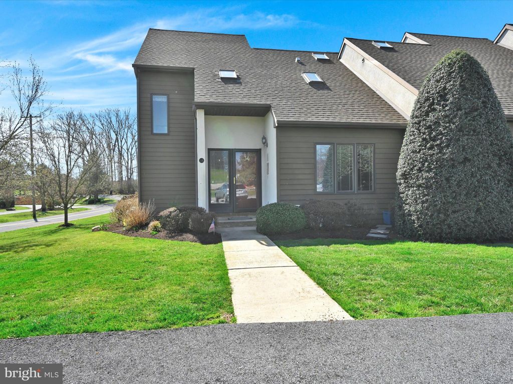 Photo of 34 HAWK VALLEY LN, DENVER, PA 17517 (MLS # PALA2032714)
