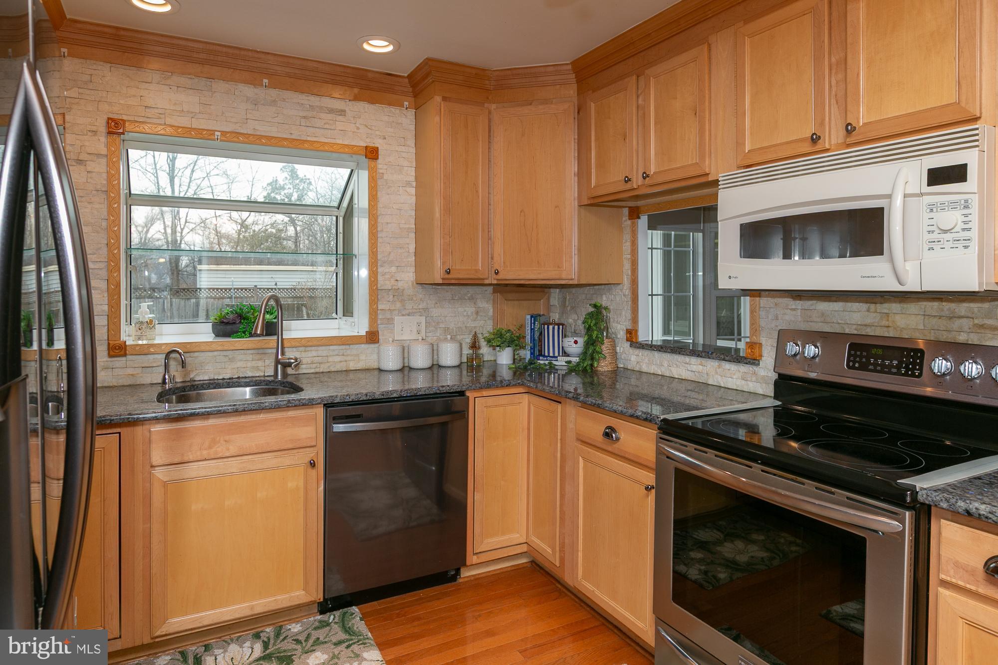 MT VERNON MANOR - Residential