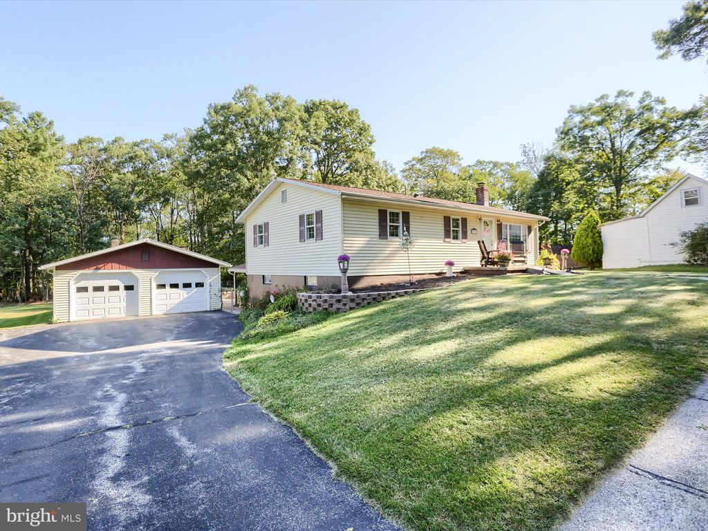 Photo of 5333 Spruce Rd, FAYETTEVILLE, PA 17222 (MLS # PAFL2029118)