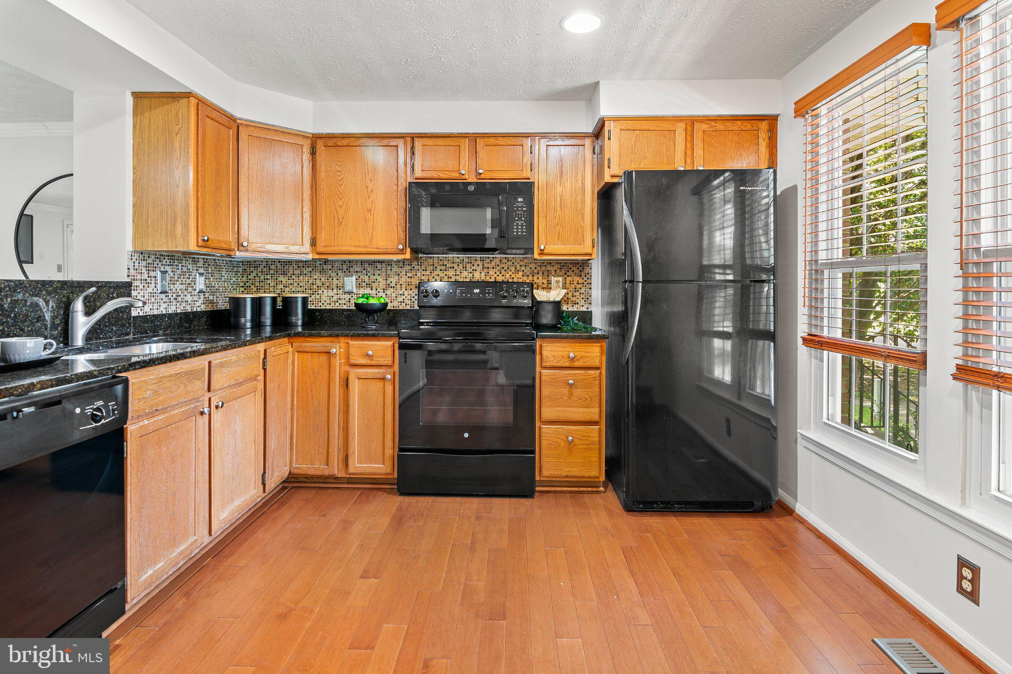 2453 BOLTON LANE
