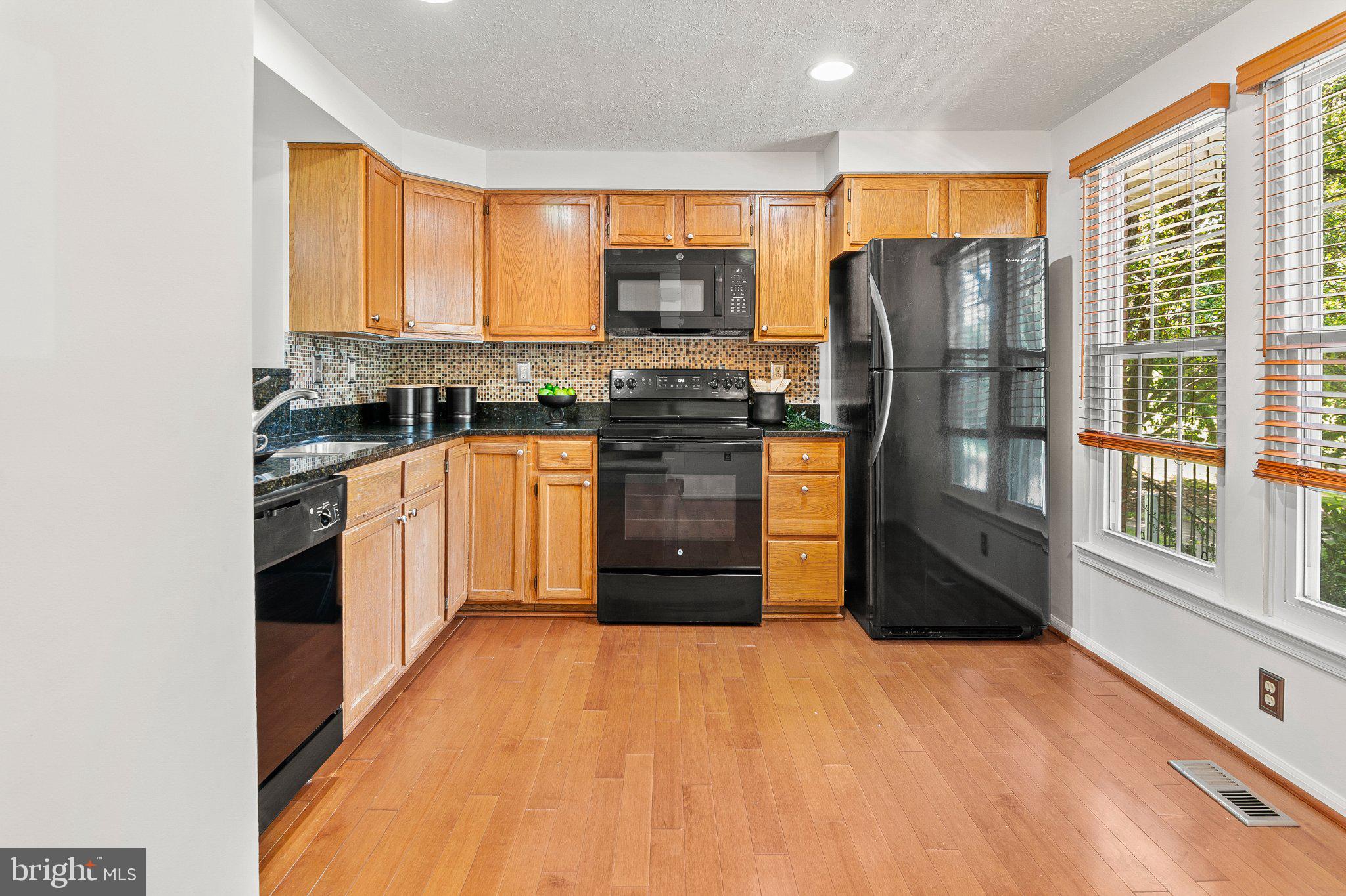 2453 BOLTON LANE
