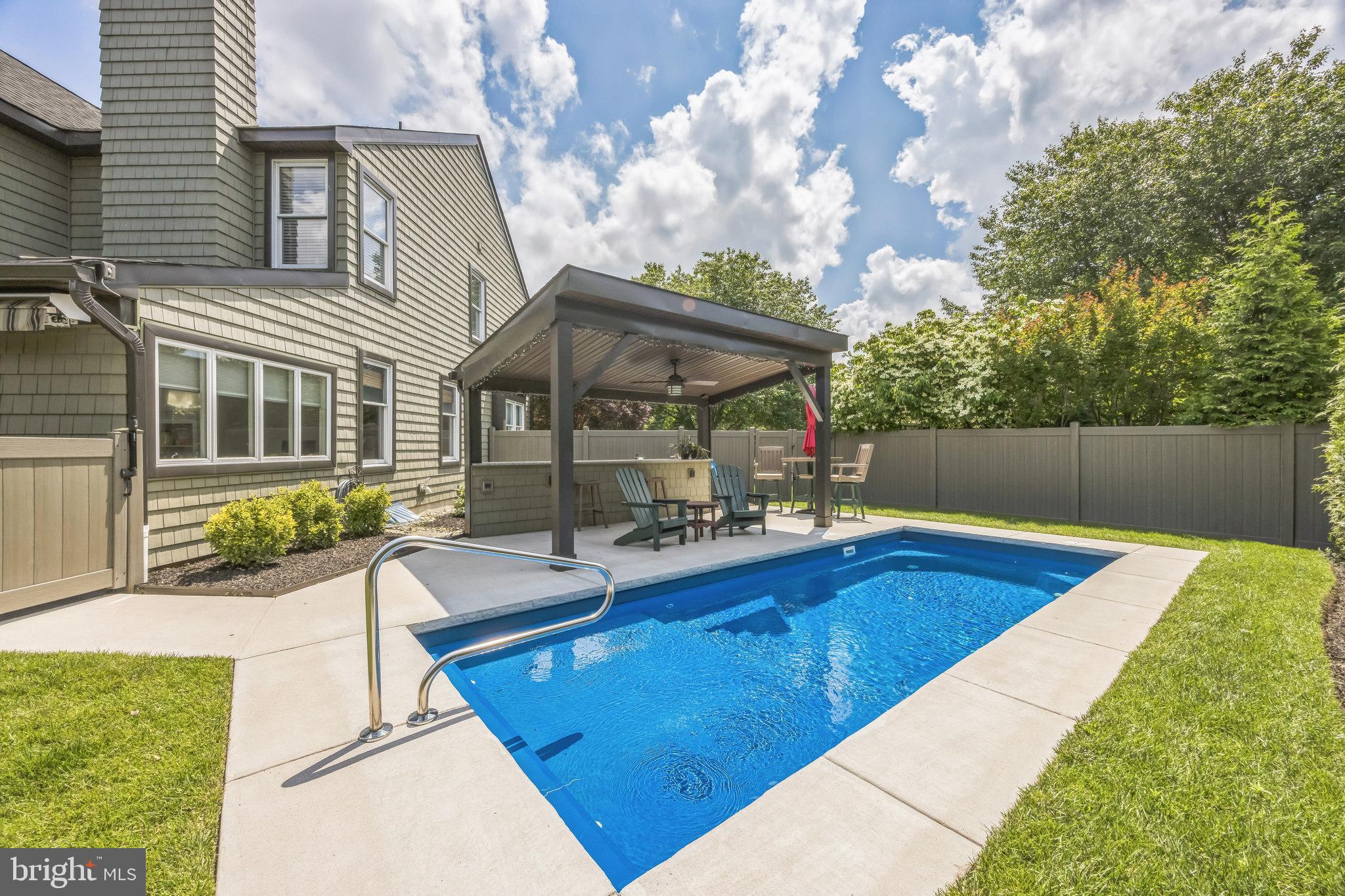 10 GARWOOD COURT