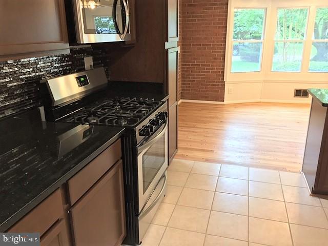 LAYHILL SOUTH - Residential Lease