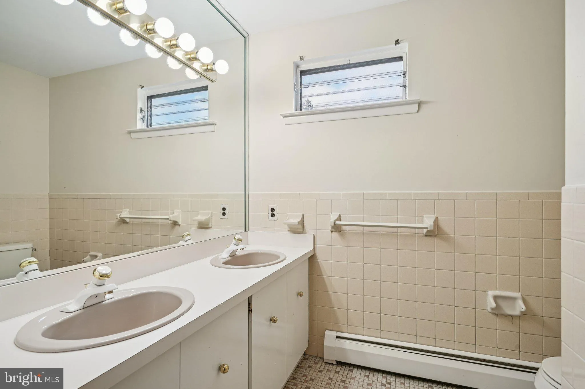 Huntingdon Valley, Pennsylvania 19006, United States, 4 Bedrooms Bedrooms, ,3 BathroomsBathrooms,Residential,Active,190681