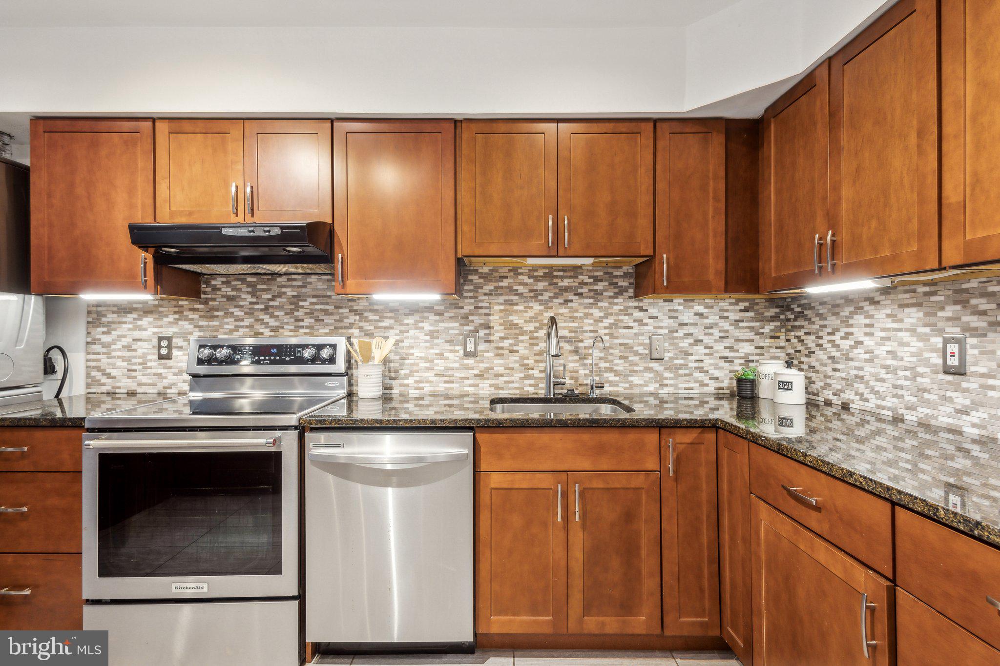 SKYLINE HOUSE - Residential