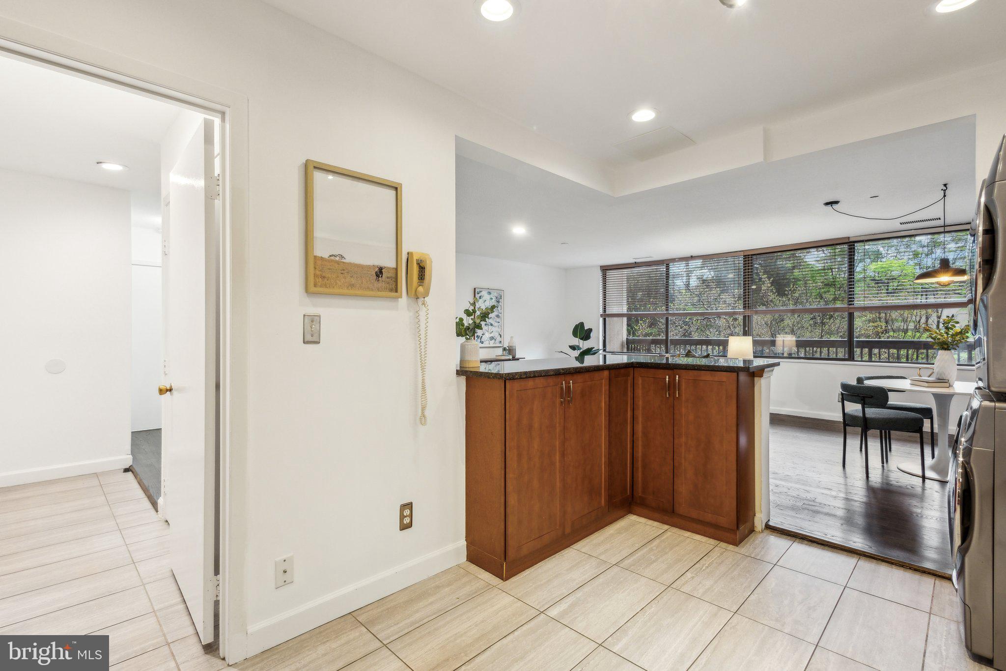 SKYLINE HOUSE - Residential