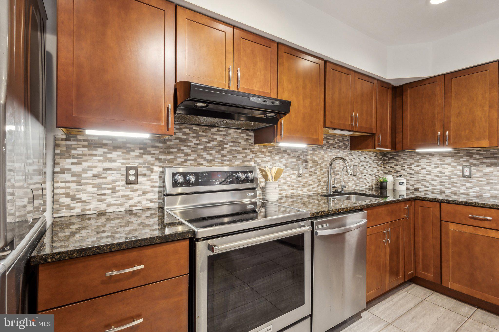 SKYLINE HOUSE - Residential