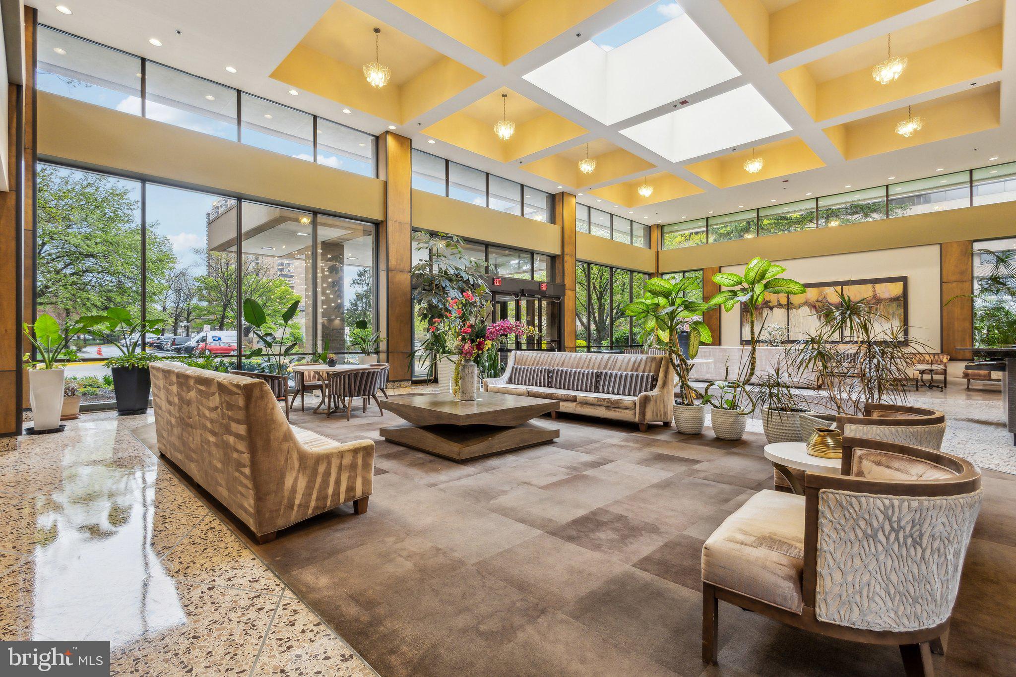 SKYLINE HOUSE - Residential