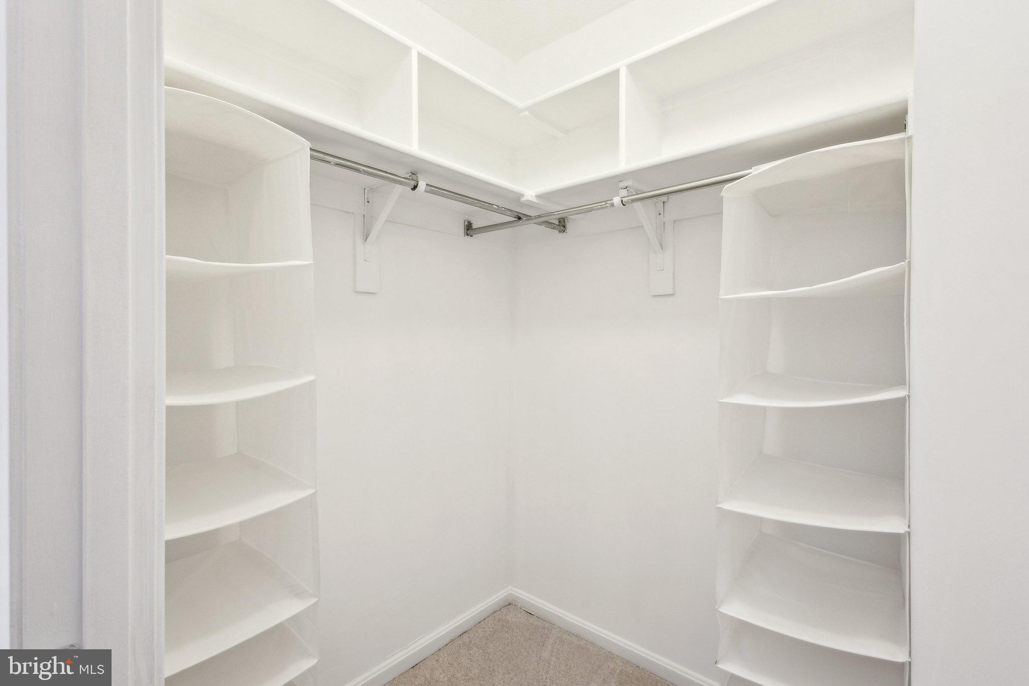 SKYLINE HOUSE - Residential