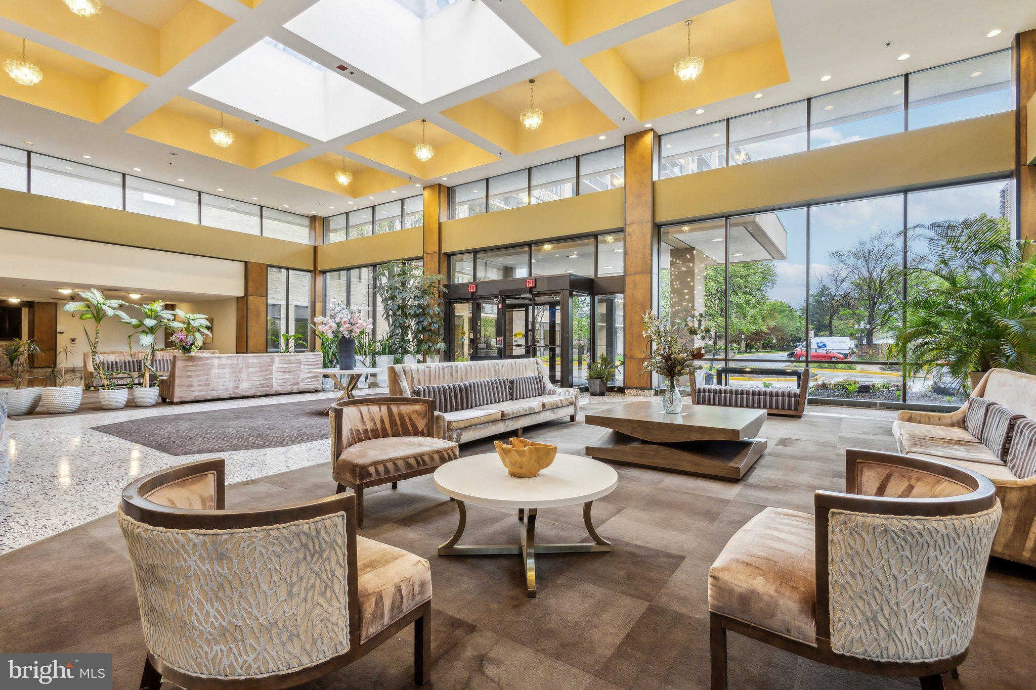 SKYLINE HOUSE - Residential