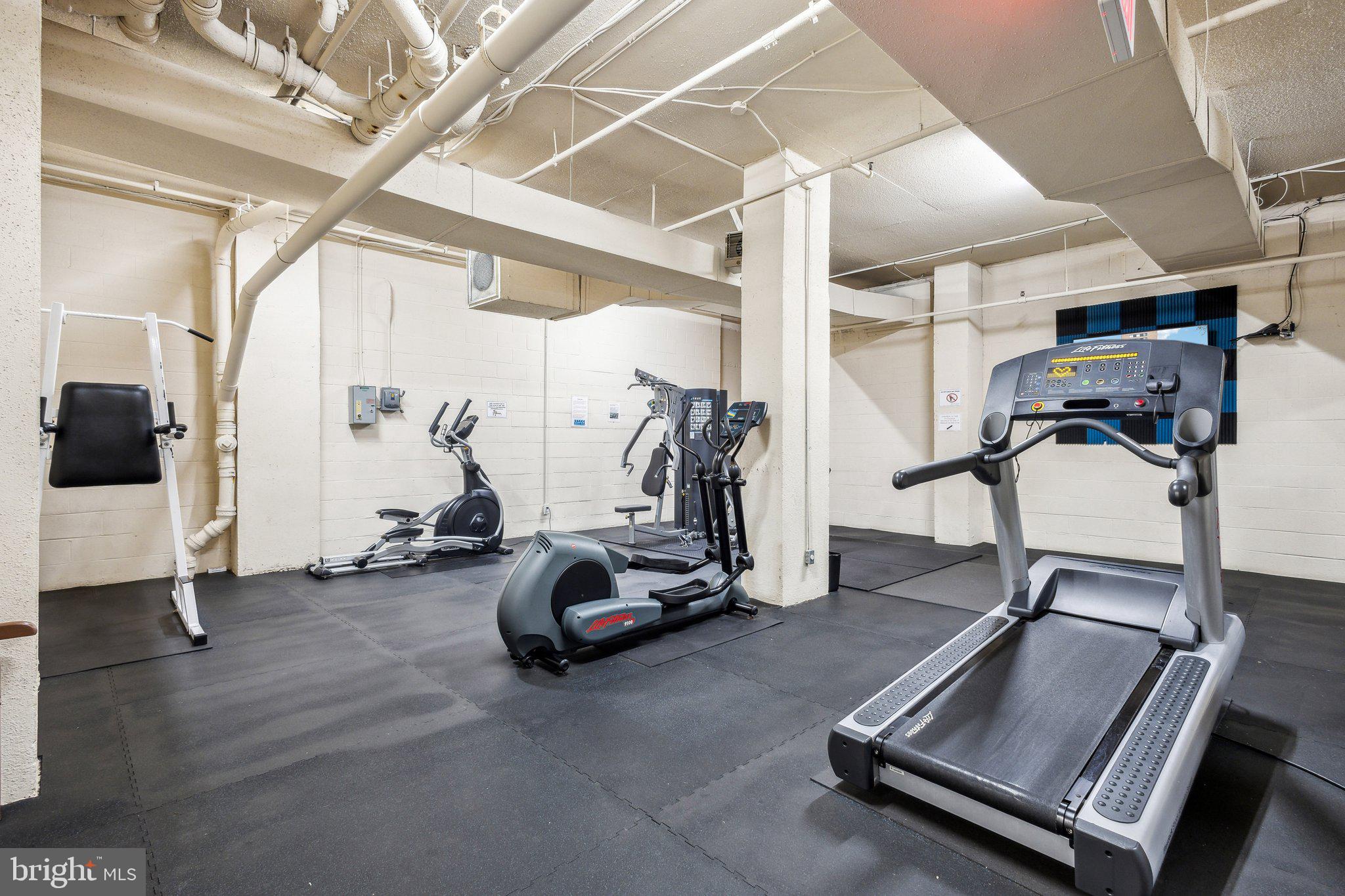 SKYLINE HOUSE - Residential