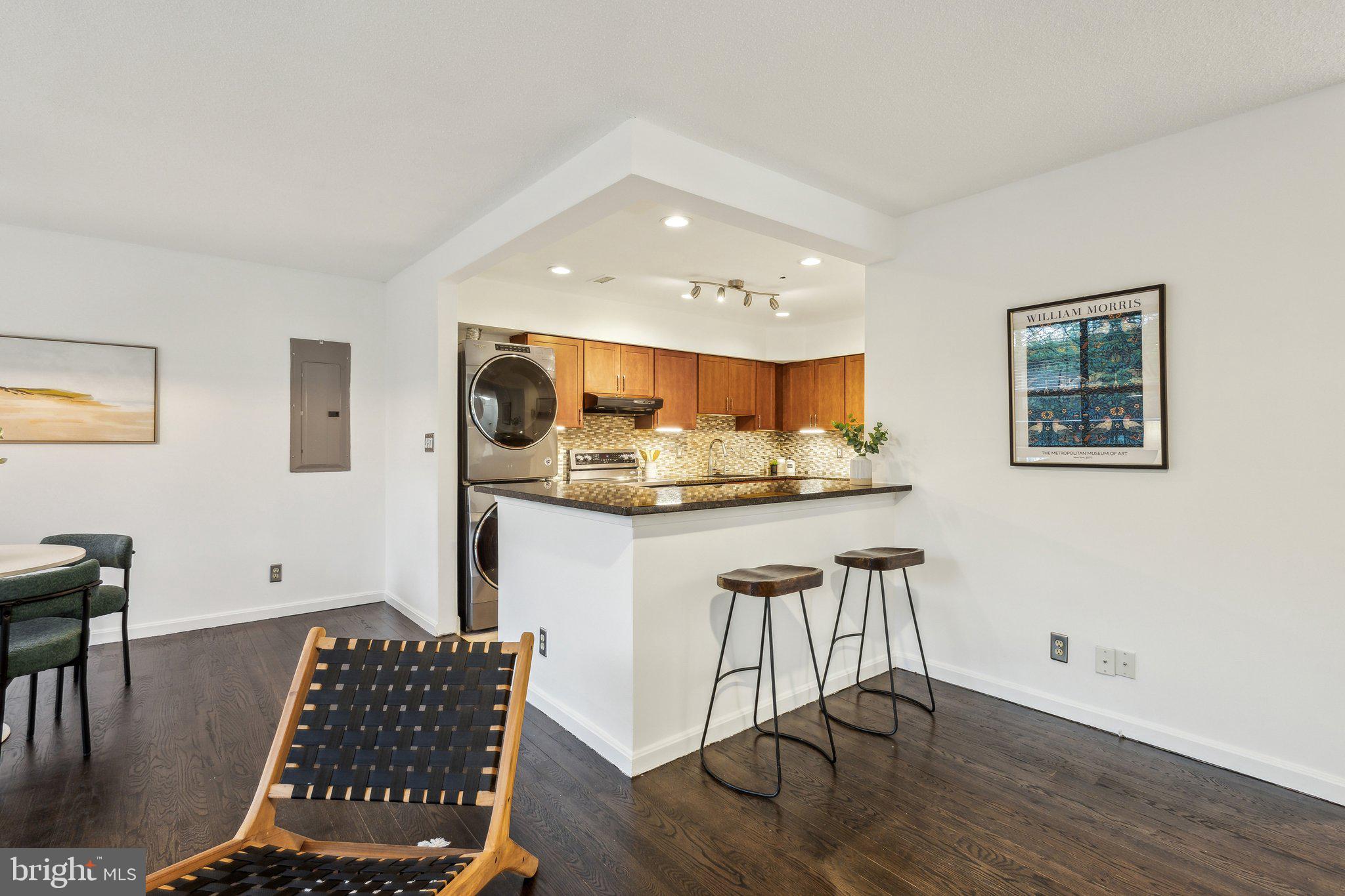 SKYLINE HOUSE - Residential