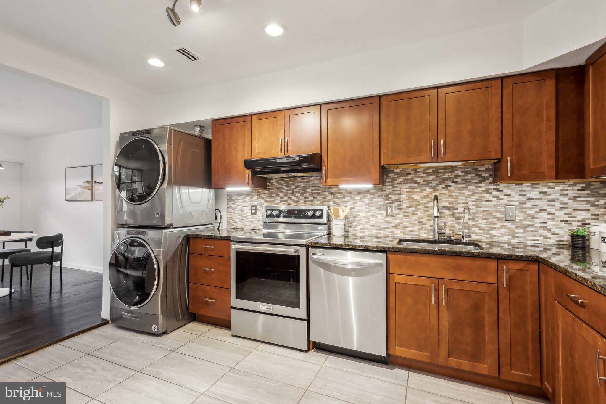 SKYLINE HOUSE - Residential