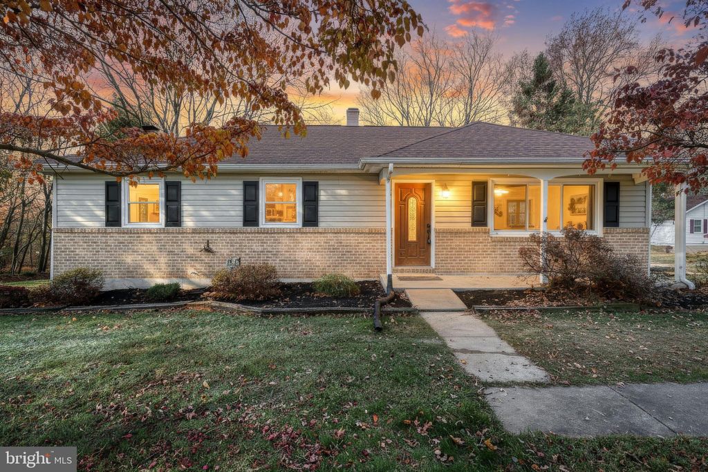 Photo of 850 Jefferson Lane, RED LION, PA 17356 (MLS # PAYK2093954)