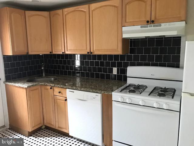 EAST PASSYUNK CROSSING - Residential Lease