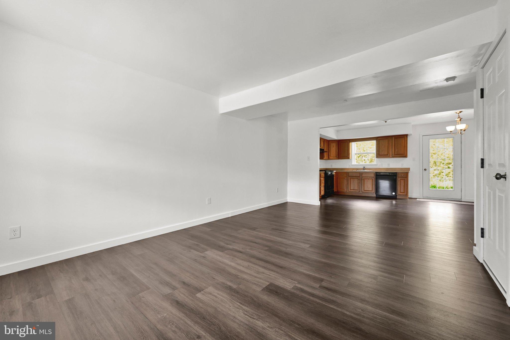 21 E ABBY LANE