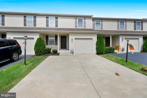 Townhouse For Sale - 21 E Abby Lane<br/> SCHUYLKILL HAVEN, PA 17972