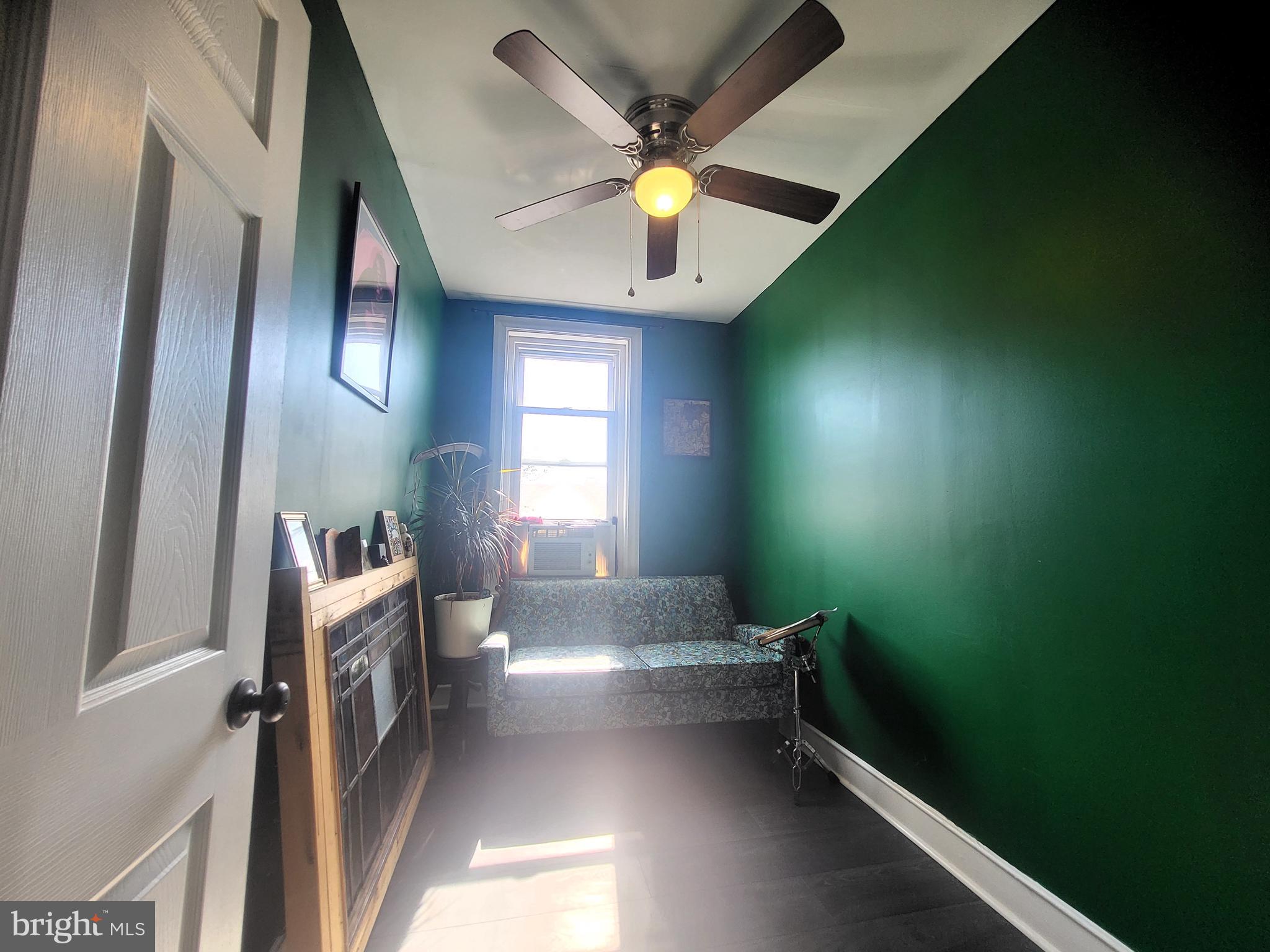 SQUIRREL HILL - Residential