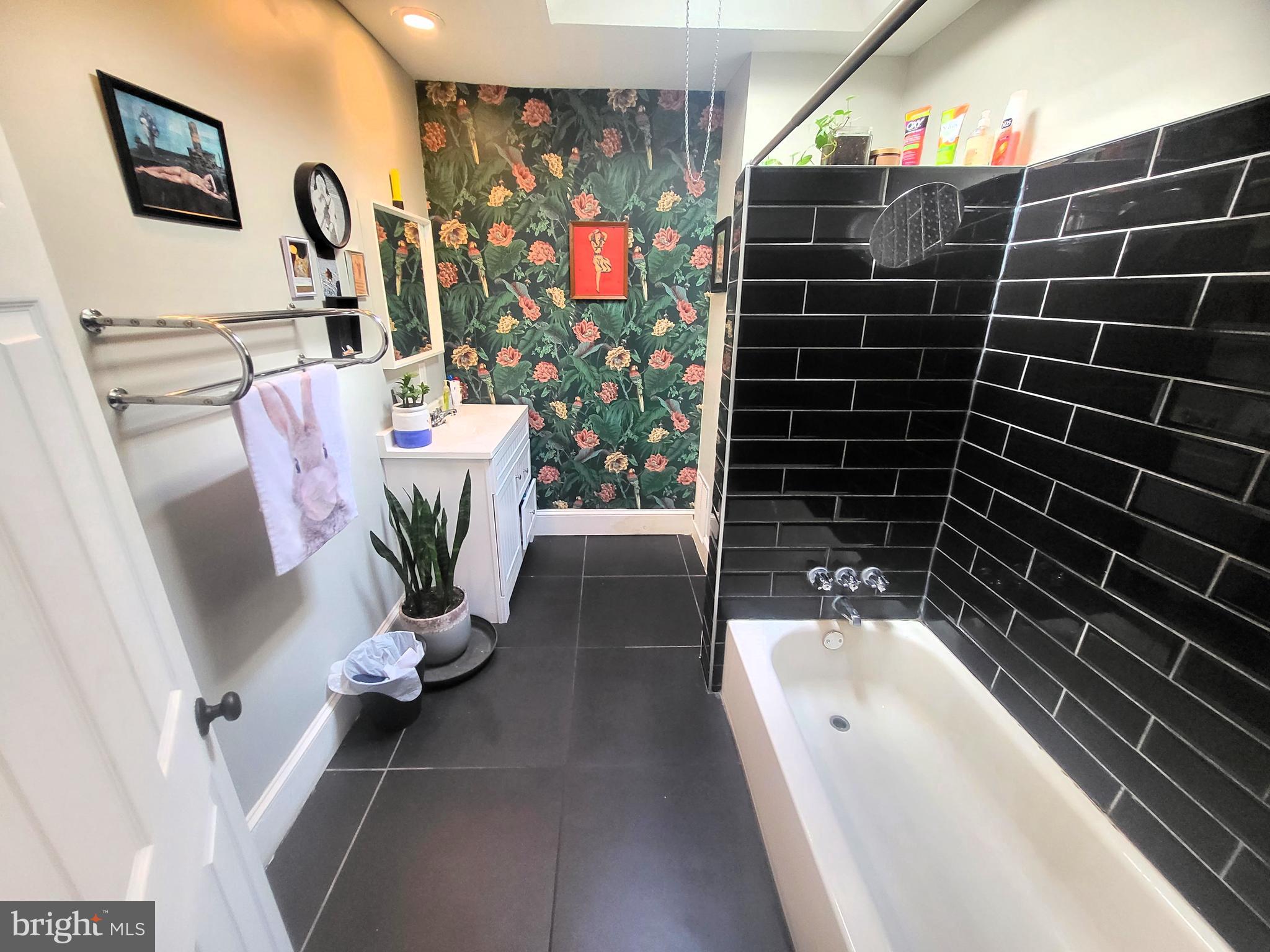 SQUIRREL HILL - Residential