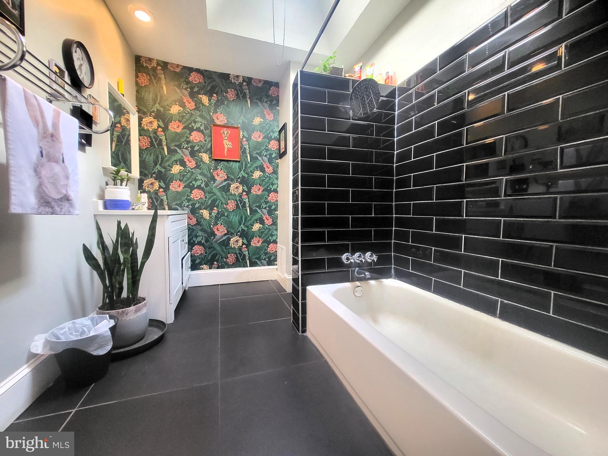 SQUIRREL HILL - Residential