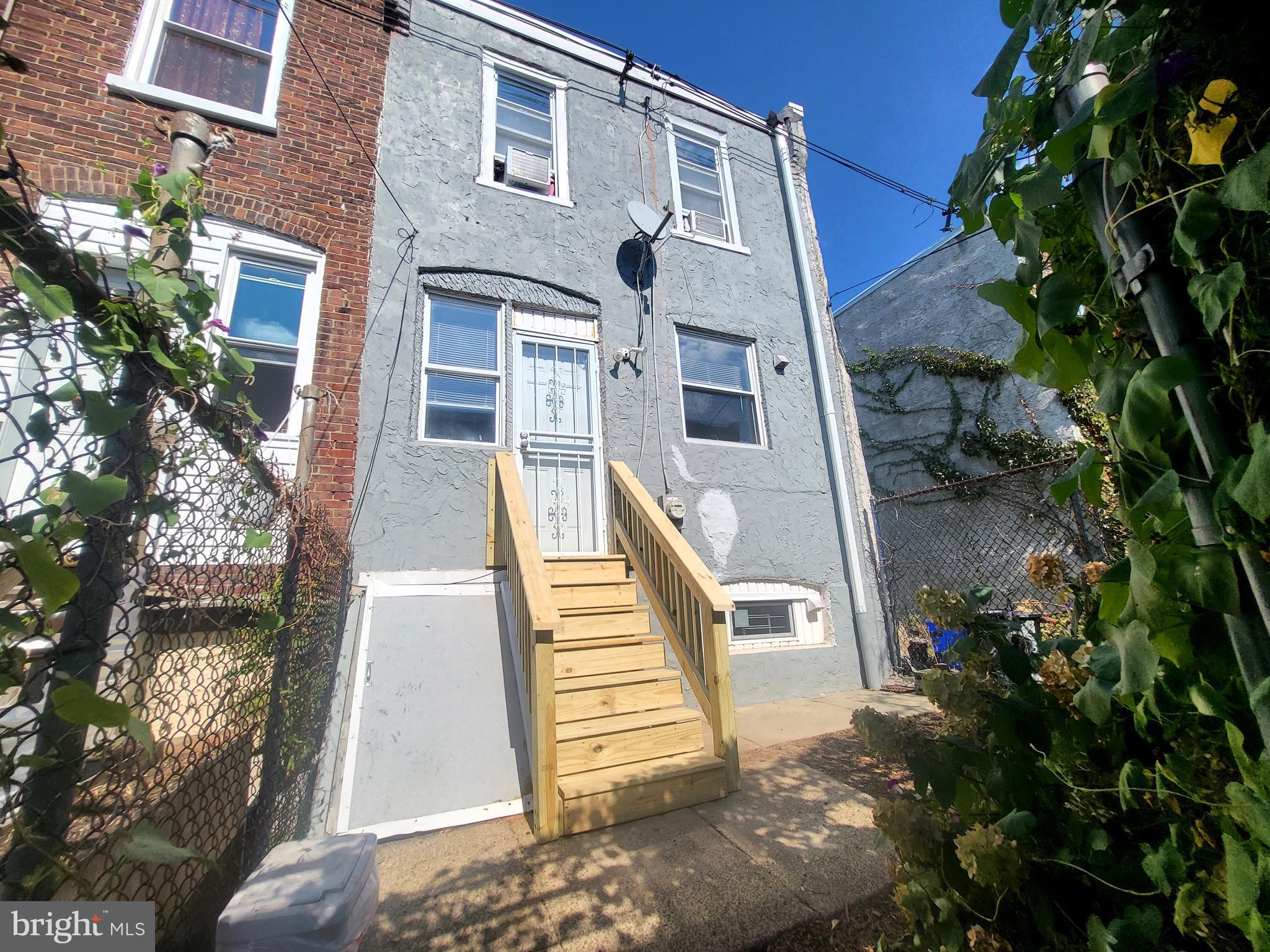 SQUIRREL HILL - Residential