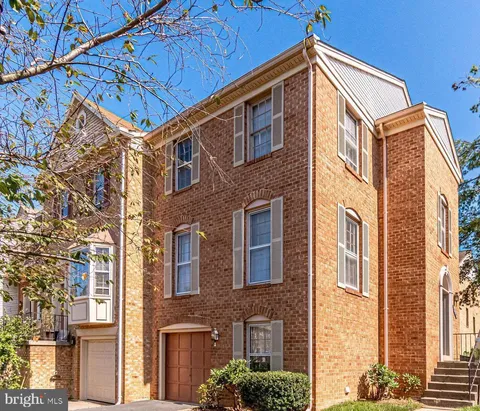 4216 Fox Lake Drive, Fairfax, VA MLS: VAFX2310866