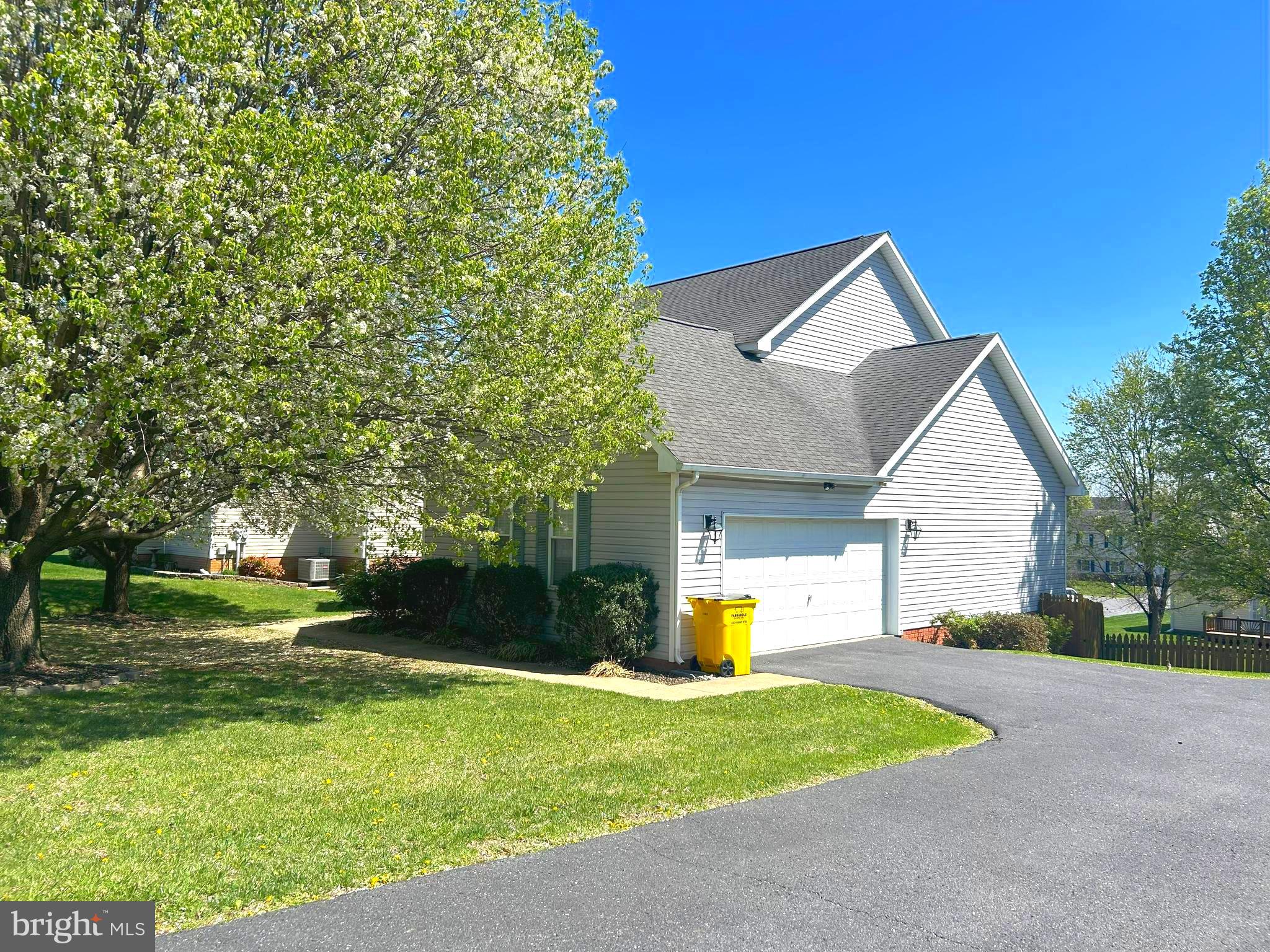 LAUREL RIDGE - Residential