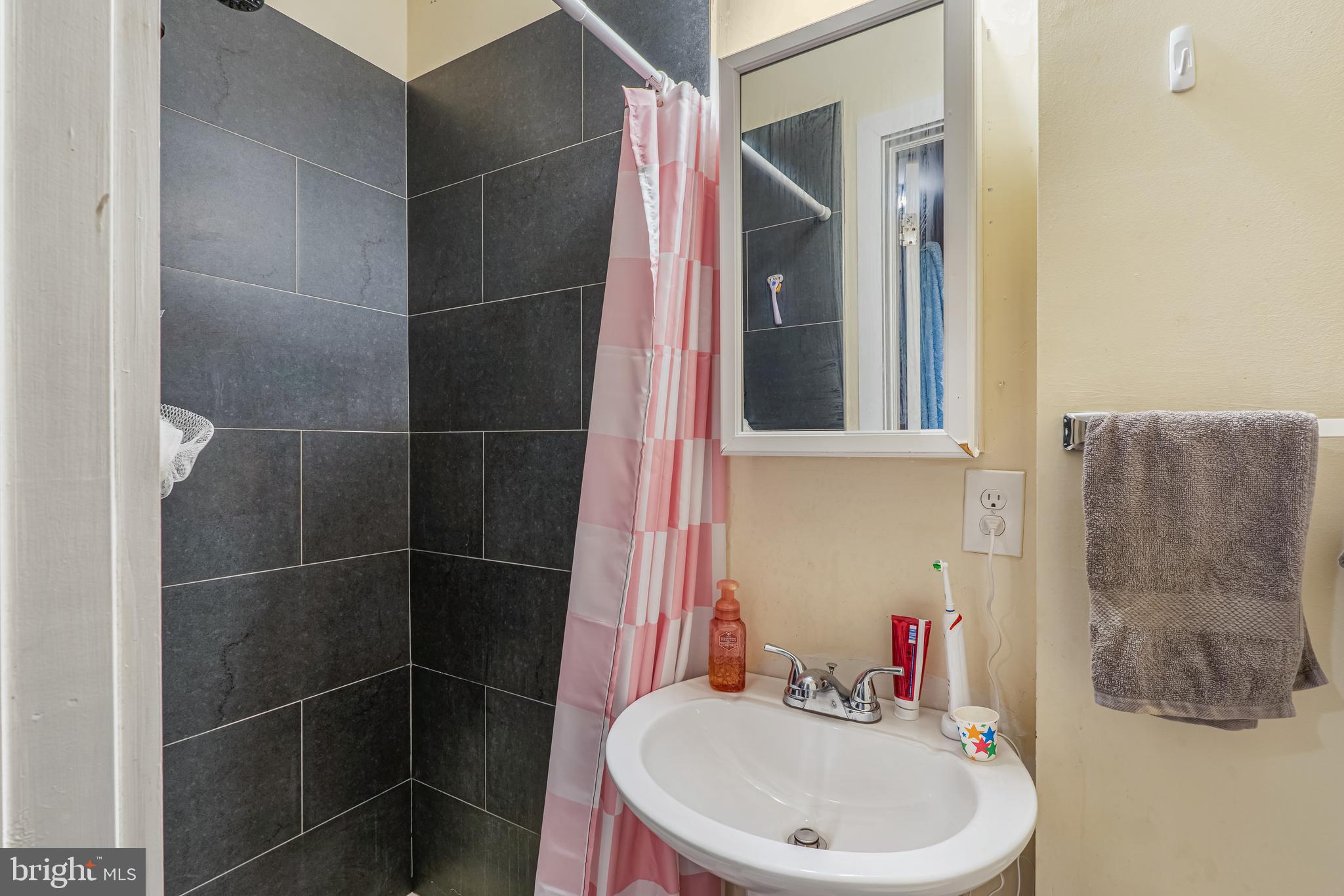 TEMPLE UNIVERSITY - Residential Lease