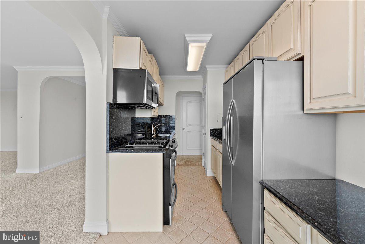 MARINA TOWERS - Residential Lease