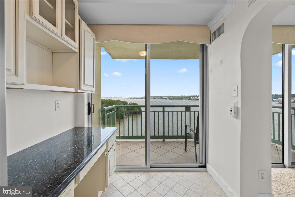 MARINA TOWERS - Residential Lease