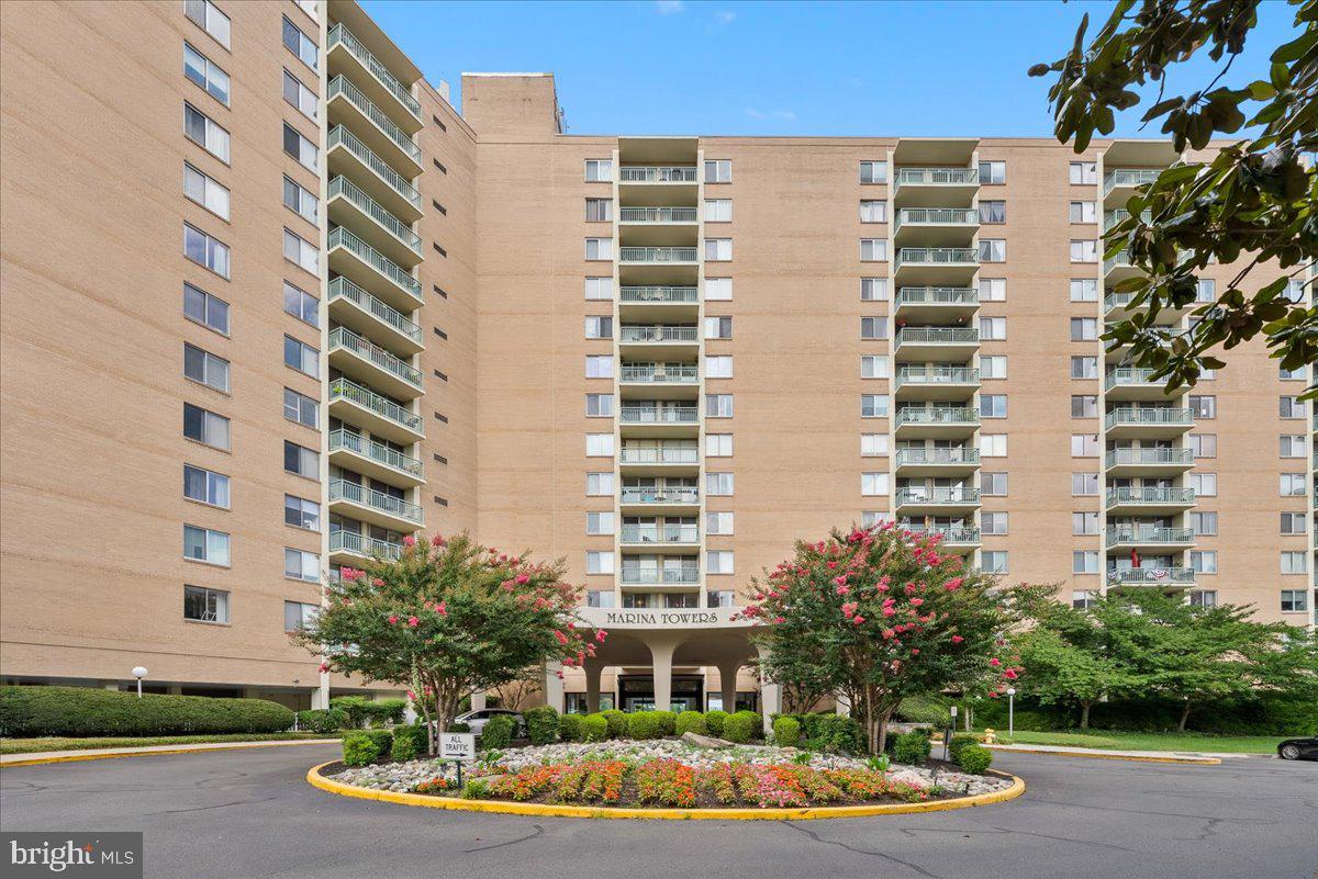 MARINA TOWERS - Residential Lease