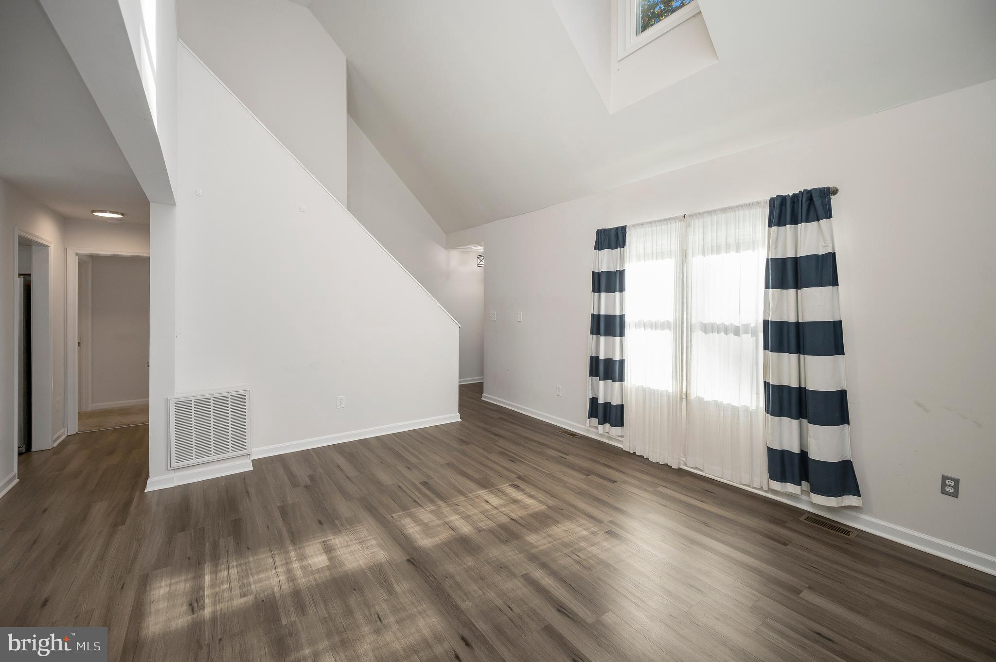 LAKE LAND OR - Residential