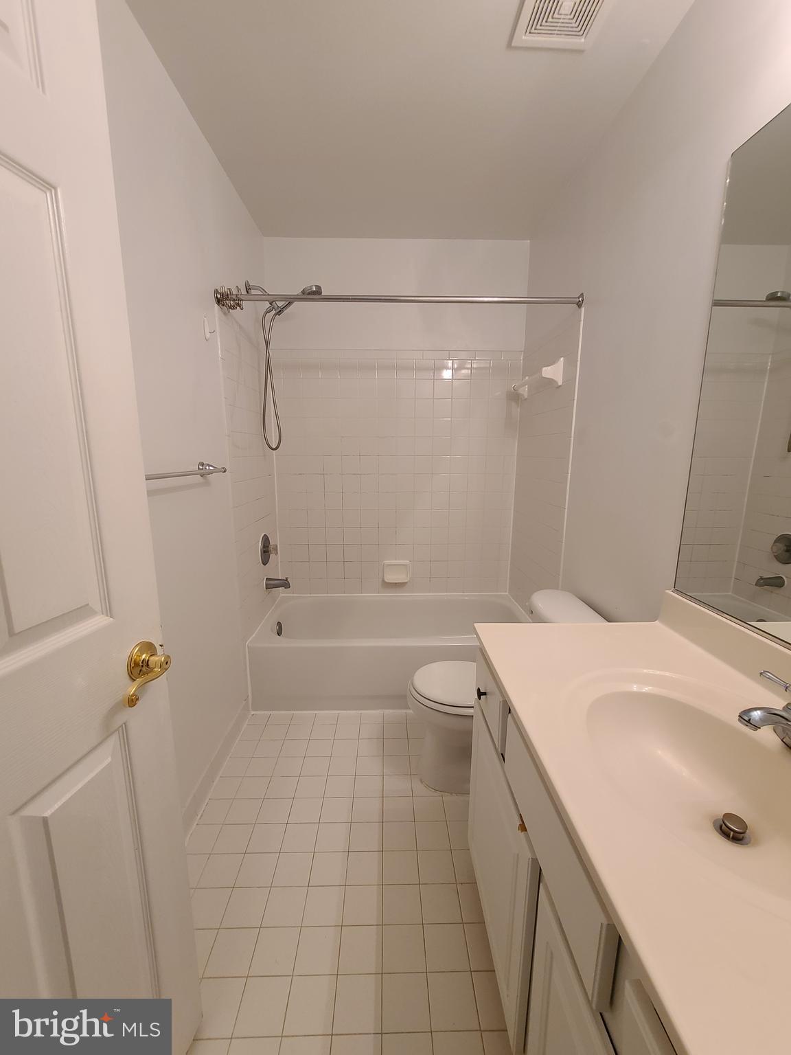 SHERBROOKE CONDO - Residential Lease