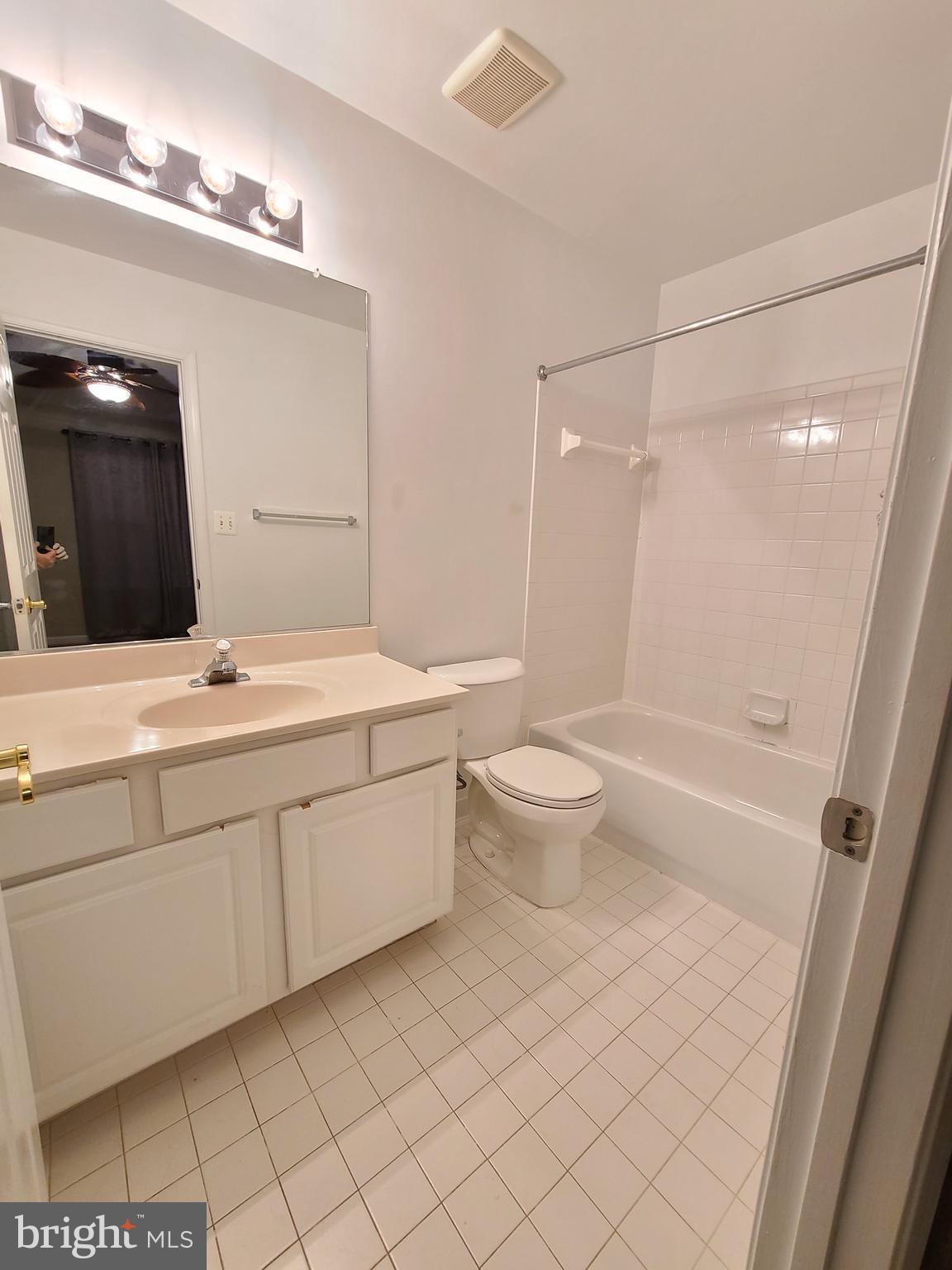 SHERBROOKE CONDO - Residential Lease