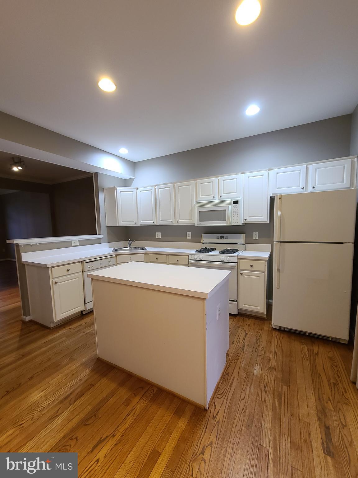 SHERBROOKE CONDO - Residential Lease